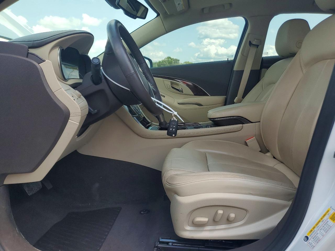 2016 Buick Lacrosse Premium White vin: 1G4GD5G37GF208945