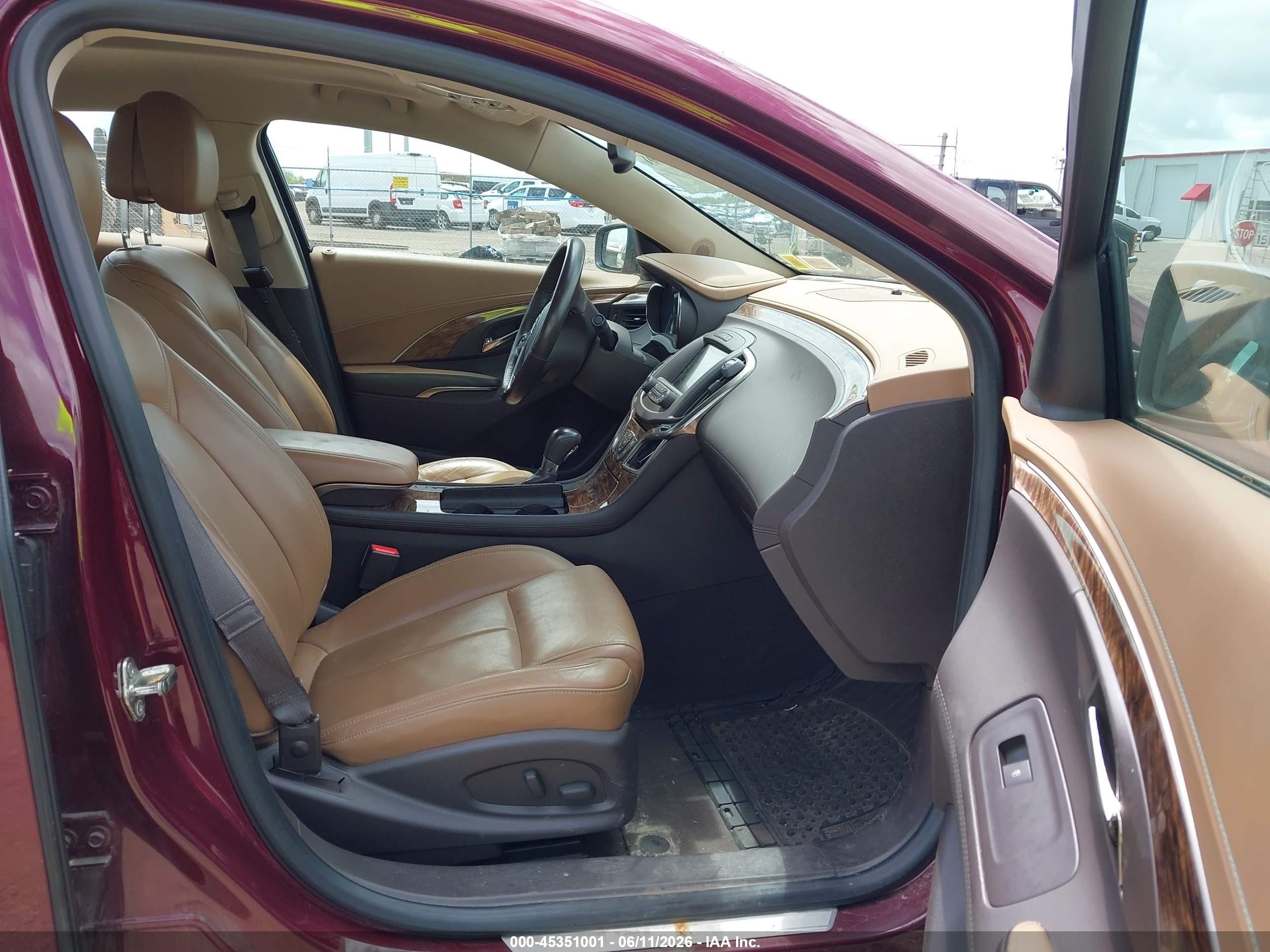 2014 Buick Lacrosse Premium I Group Burgundy vin: 1G4GD5G3XEF242844