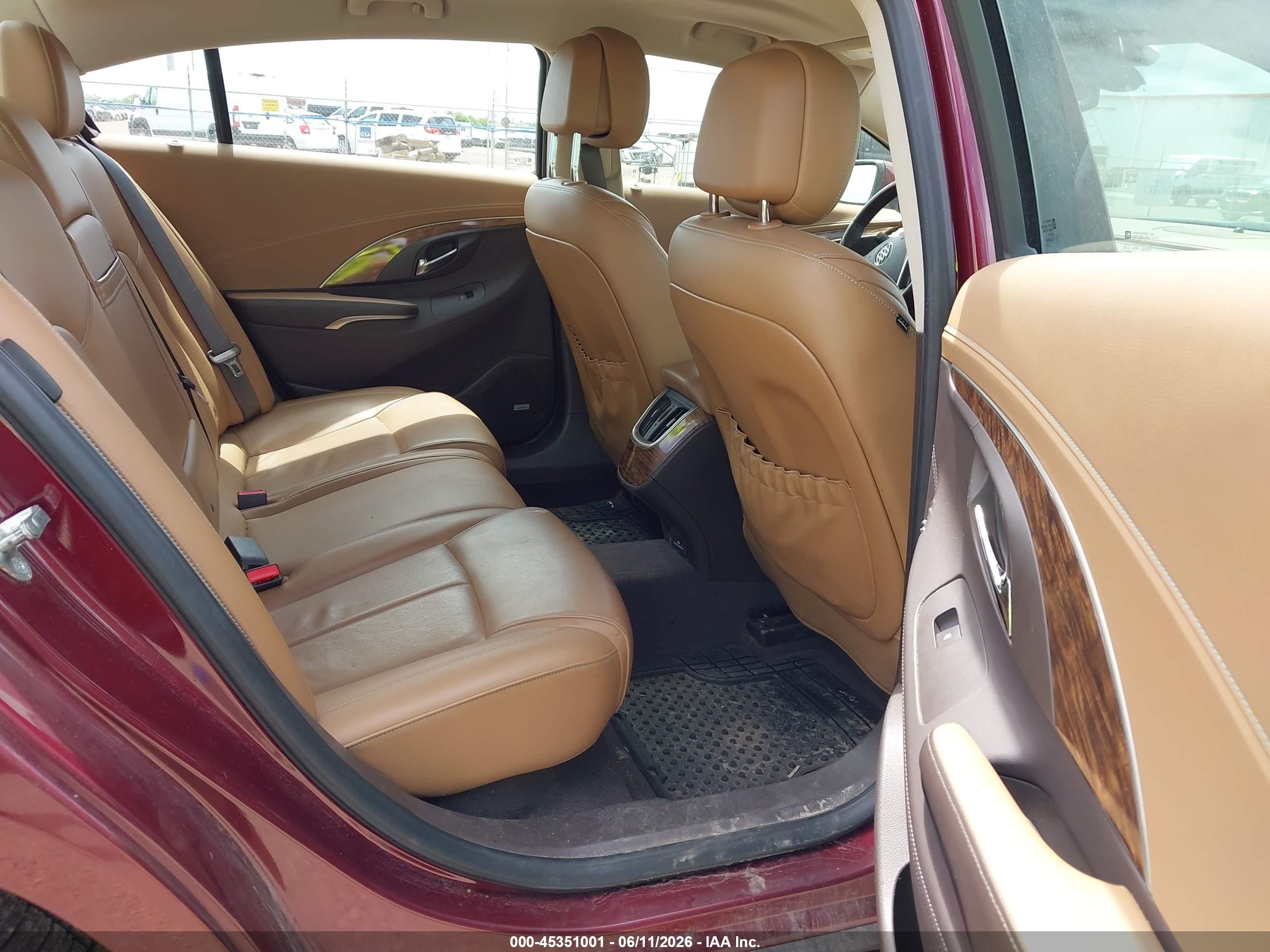 2014 Buick Lacrosse Premium I Group Burgundy vin: 1G4GD5G3XEF242844