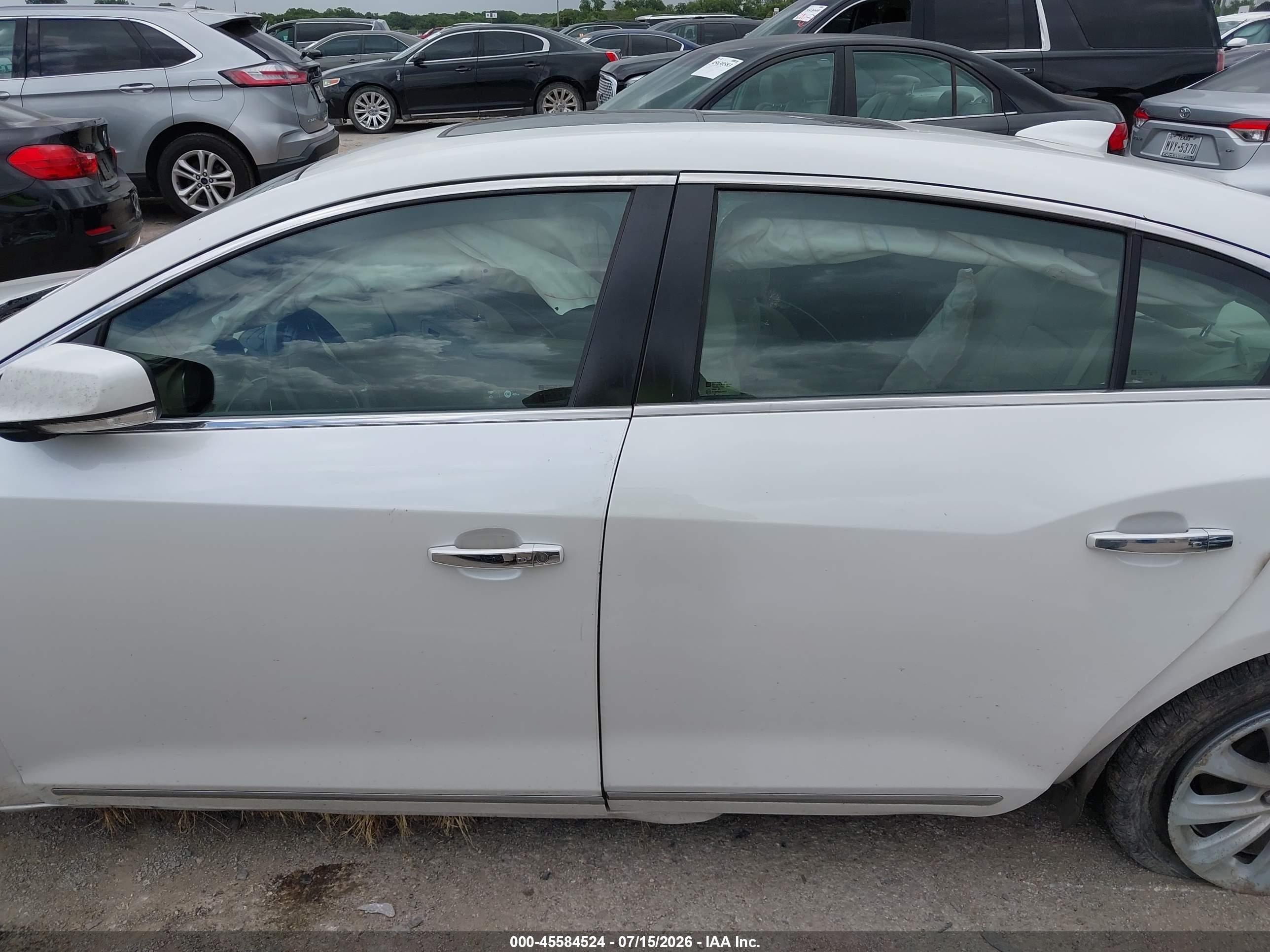 2016 Buick Lacrosse Premium I White vin: 1G4GD5G3XGF177447