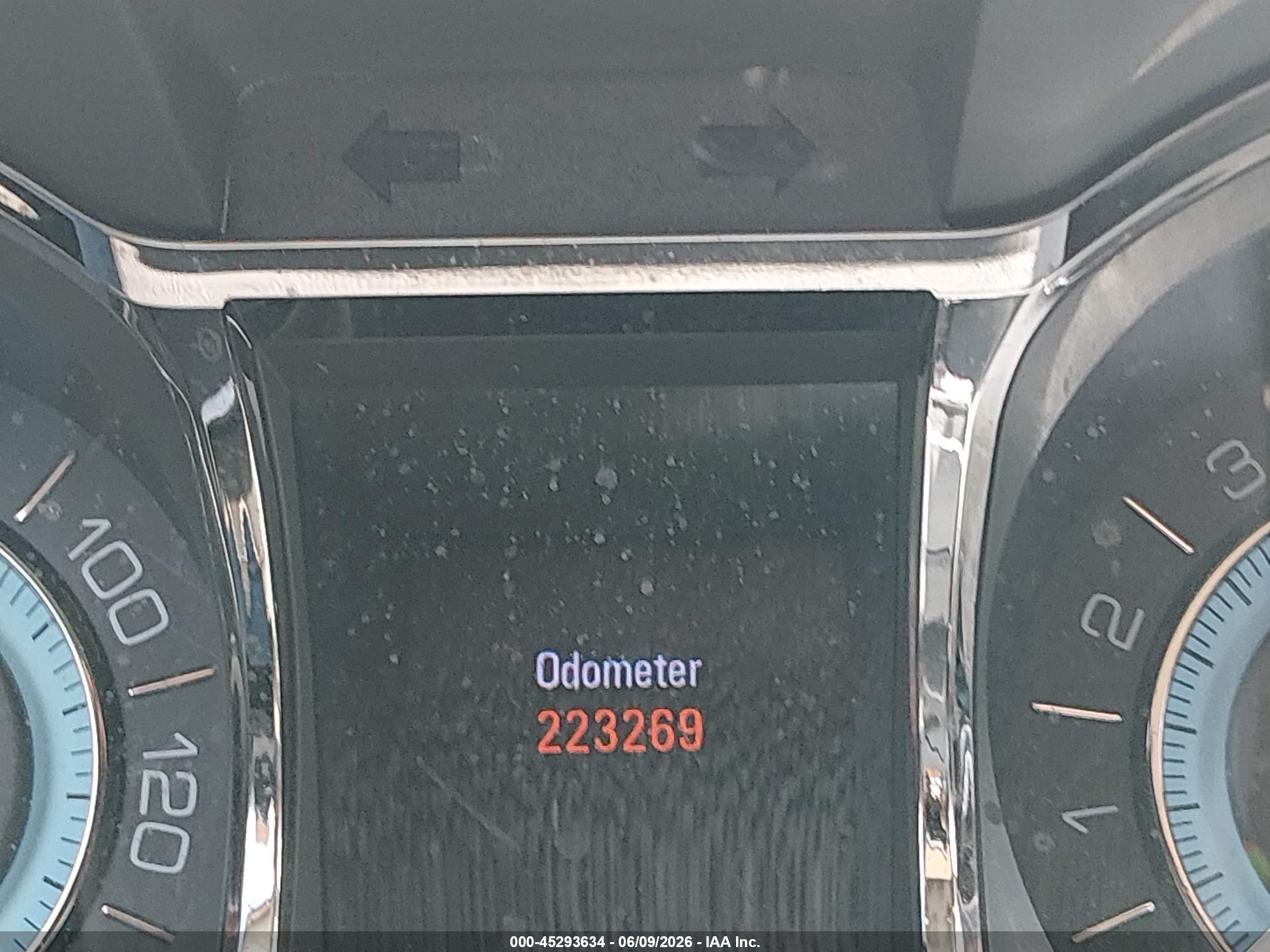 2010 Buick Lacrosse Cxs Silver vin: 1G4GE5EV0AF264654