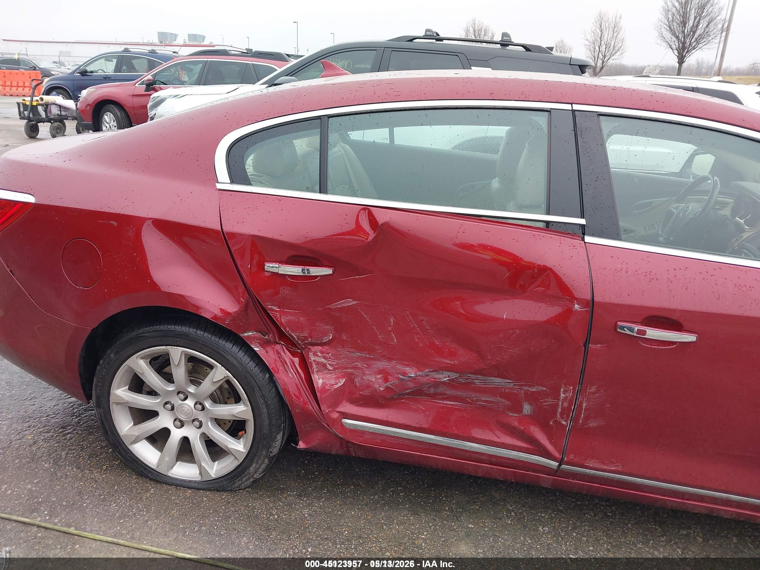 2010 Buick Lacrosse Cxs Red vin: 1G4GE5EV8AF166410