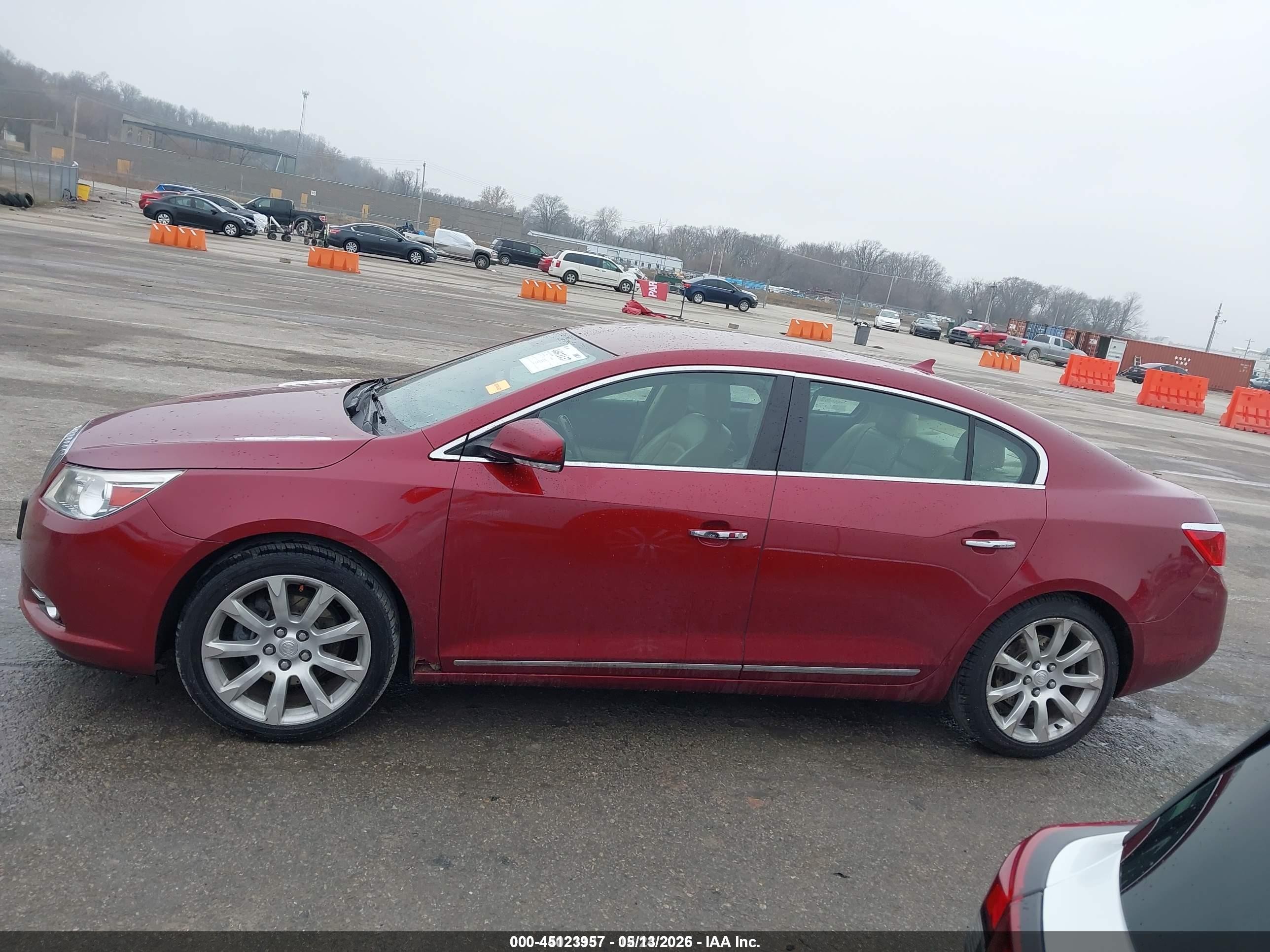 2010 Buick Lacrosse Cxs Red vin: 1G4GE5EV8AF166410