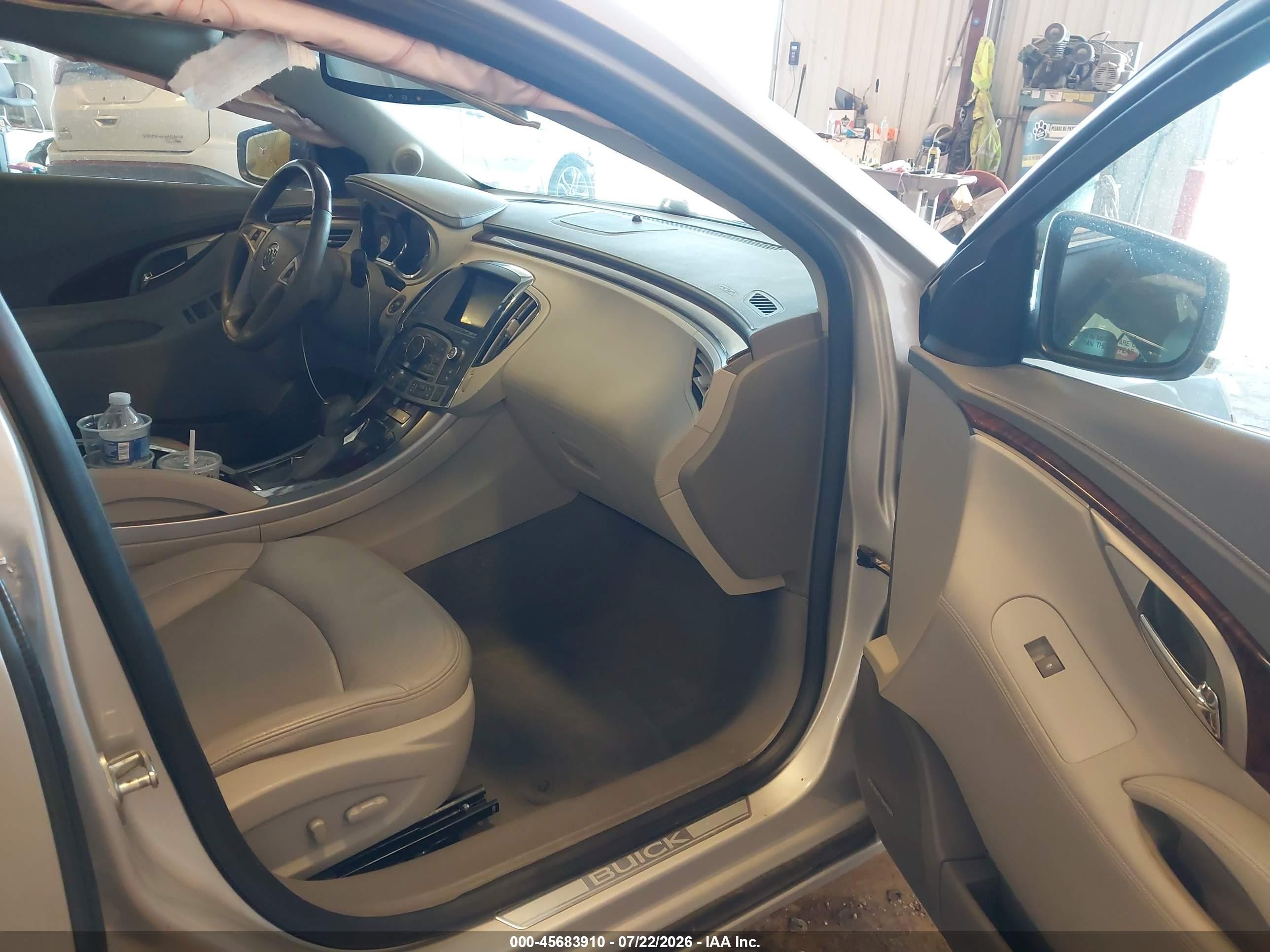 2010 Buick Lacrosse Cxs Silver vin: 1G4GE5EV8AF190710