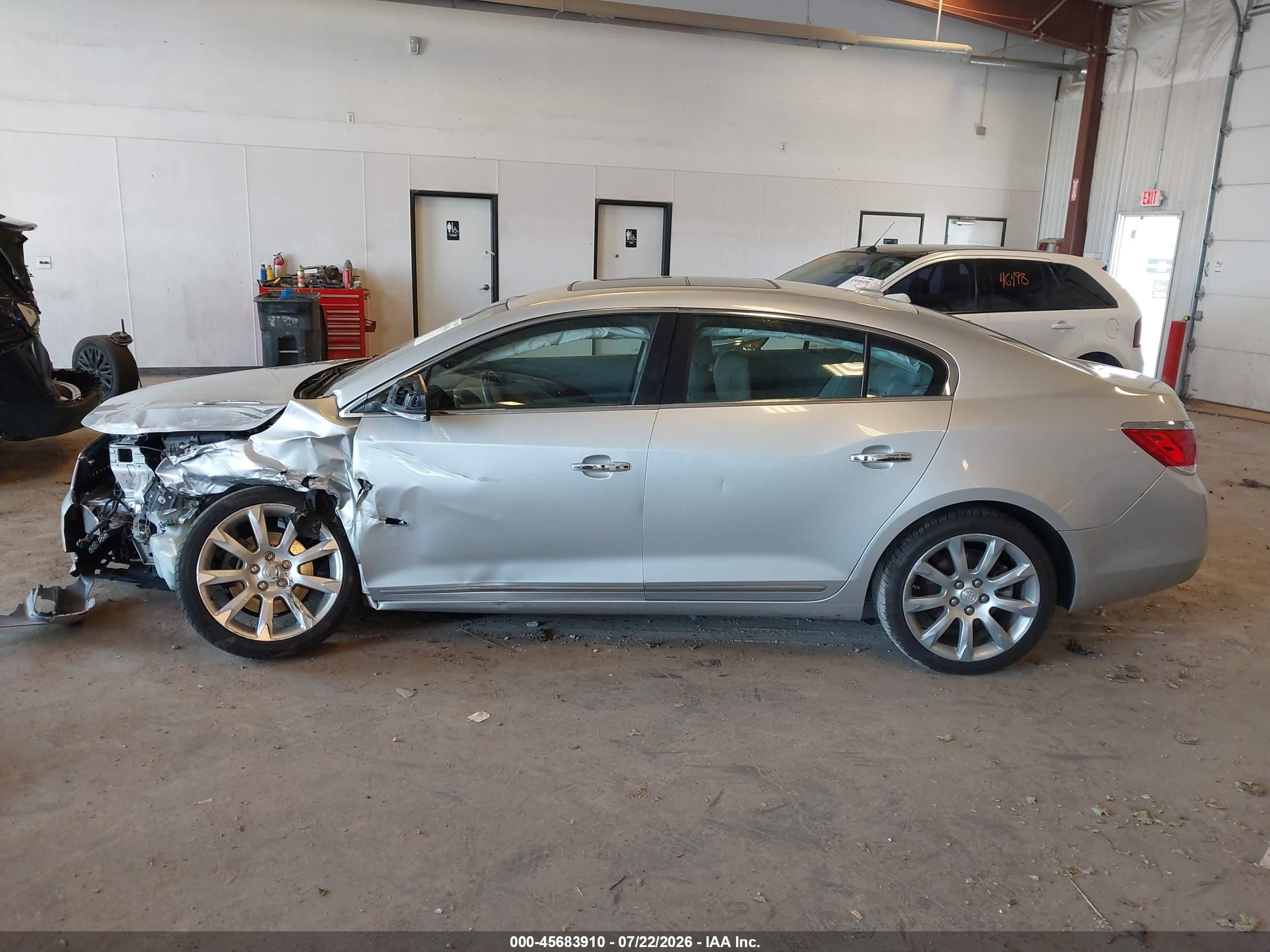 2010 Buick Lacrosse Cxs Silver vin: 1G4GE5EV8AF190710