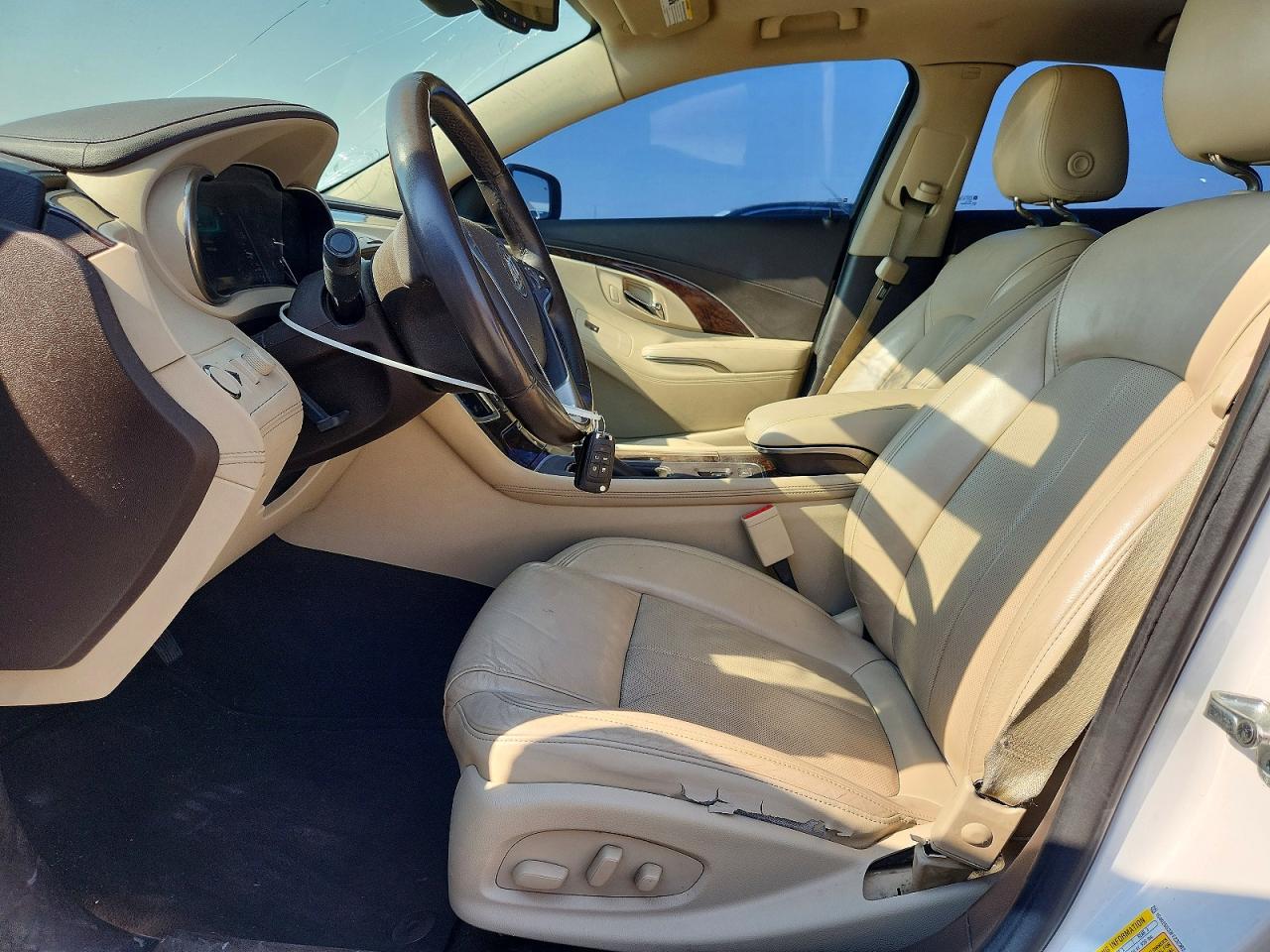 2015 Buick Lacrosse Premium White vin: 1G4GE5G33FF232302
