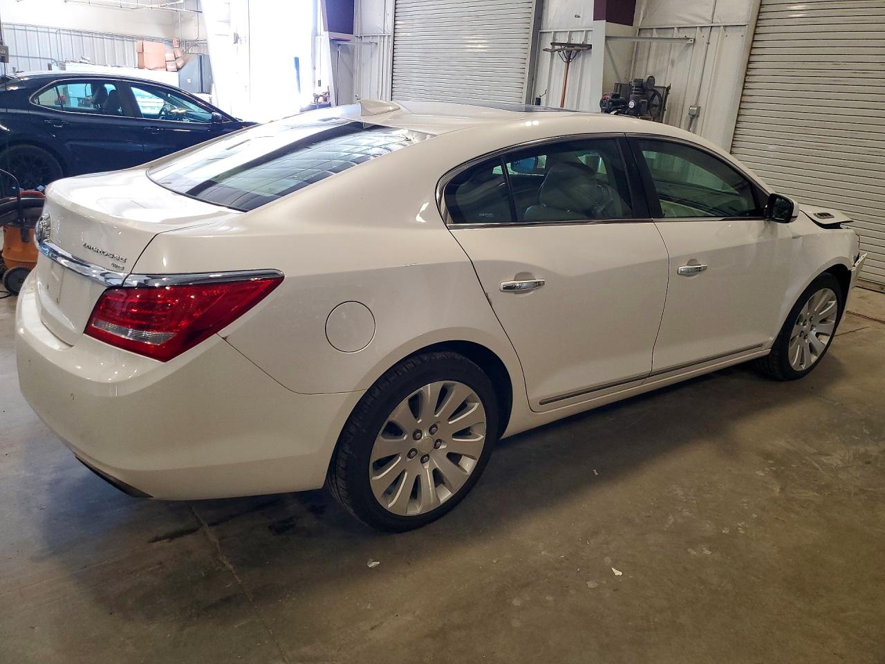 2015 Buick Lacrosse Premium White vin: 1G4GE5G39FF218615
