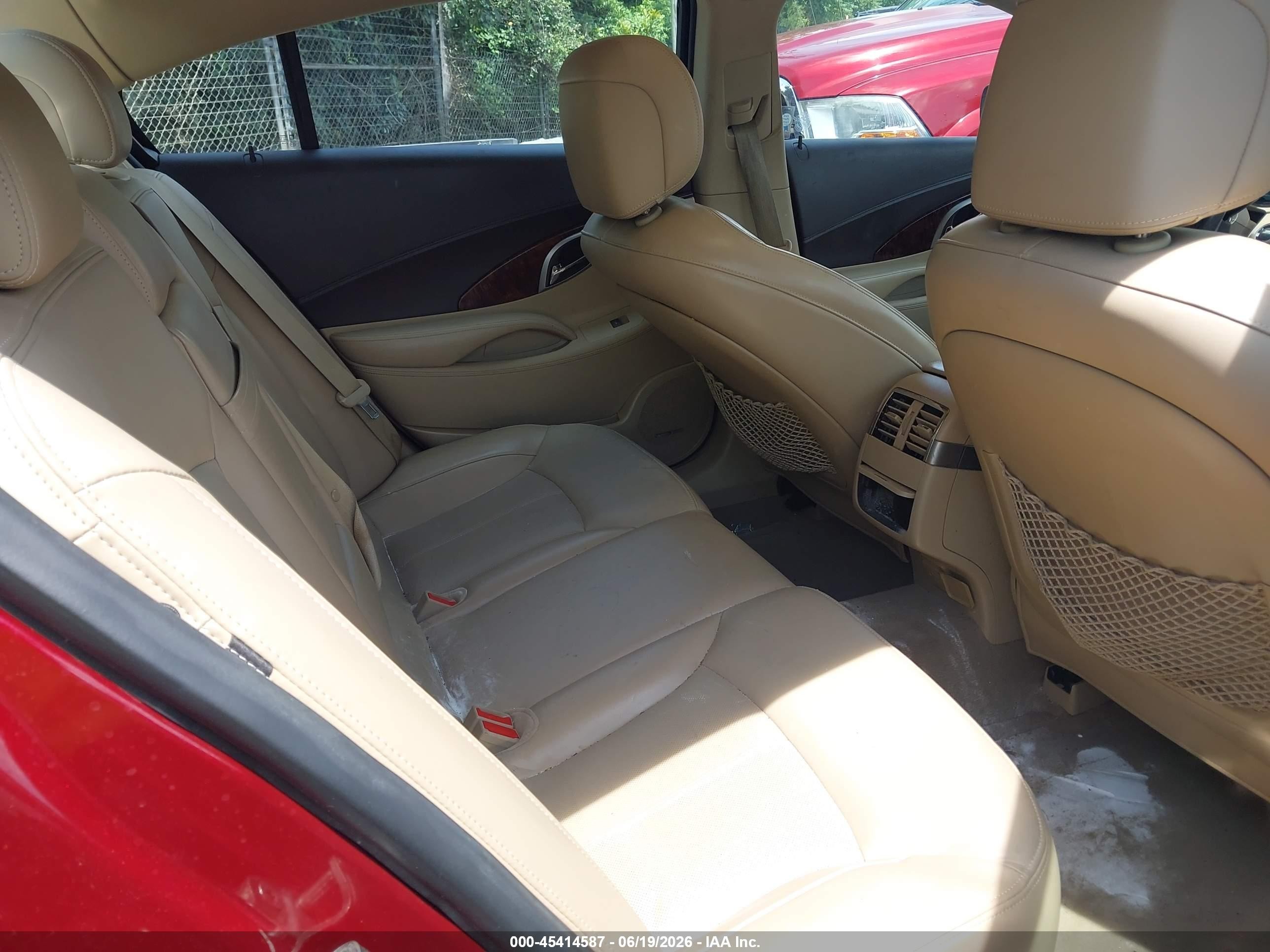 2010 Buick Lacrosse Cxs Red vin: 1G4GE5GV3AF264970