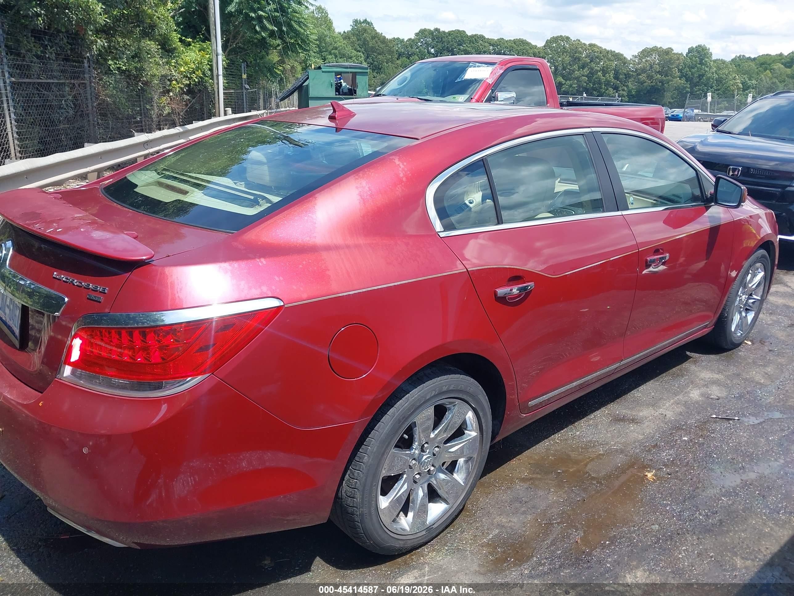 2010 Buick Lacrosse Cxs Red vin: 1G4GE5GV3AF264970