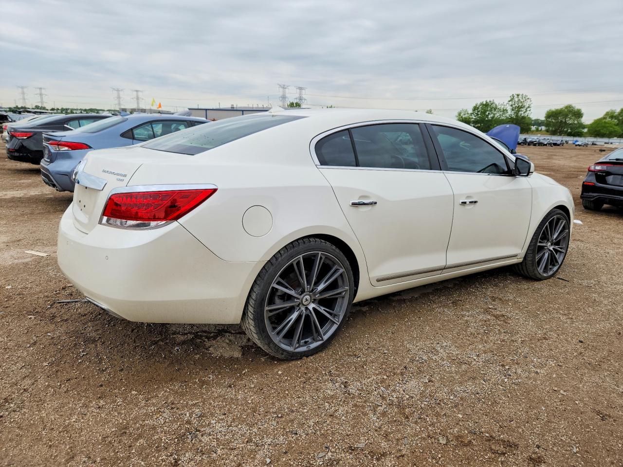 2010 Buick Lacrosse Cxs White vin: 1G4GE5GV5AF194128