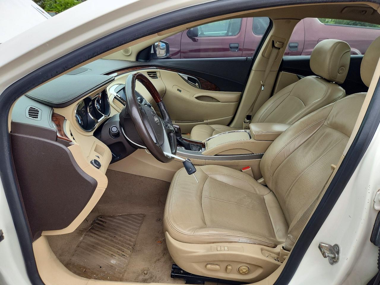 2010 Buick Lacrosse Cxs White vin: 1G4GE5GV5AF194128