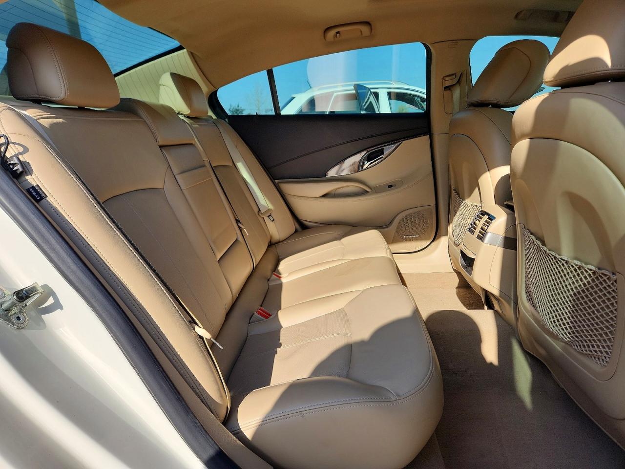 2010 Buick Lacrosse Cxs White vin: 1G4GE5GV8AF174231