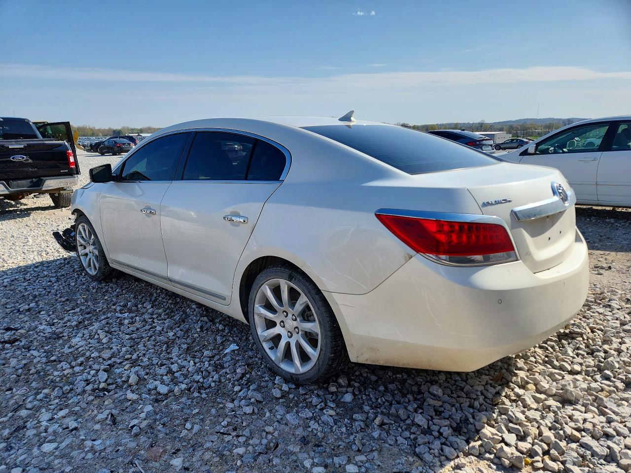 2010 Buick Lacrosse Cxs White vin: 1G4GE5GV8AF174231