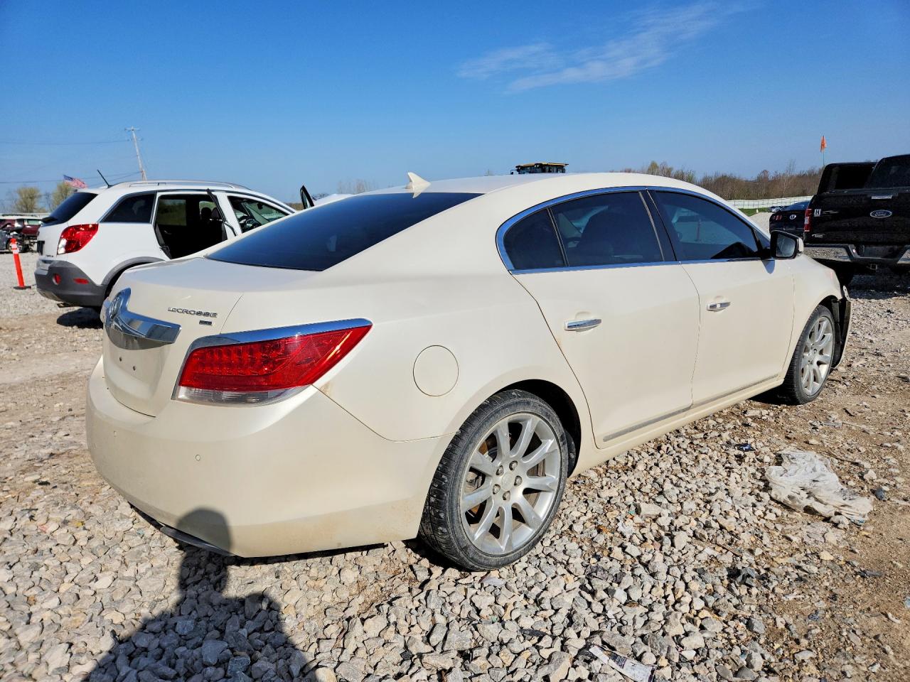 2010 Buick Lacrosse Cxs White vin: 1G4GE5GV8AF174231