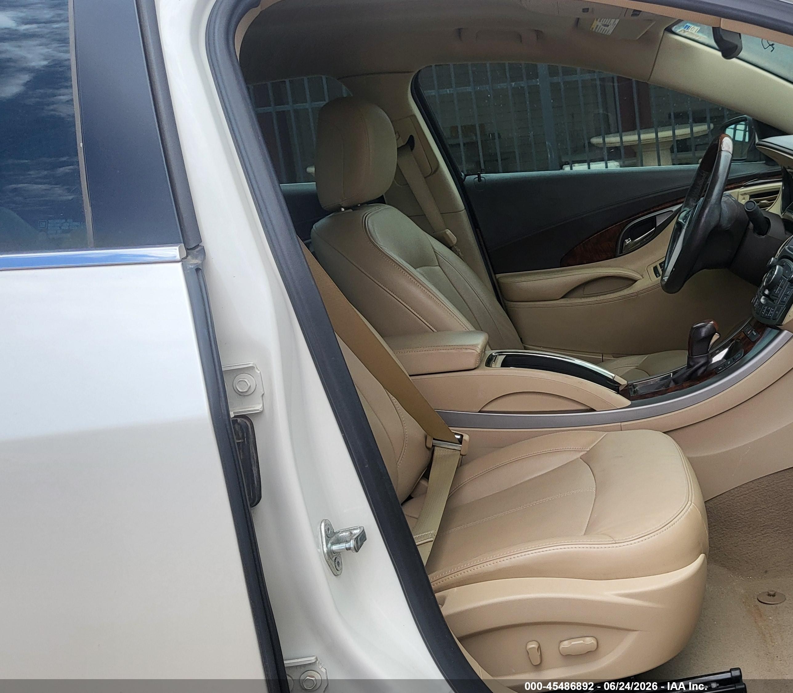 2013 Buick Lacrosse Premium 1 Group White vin: 1G4GF5E36DF308110