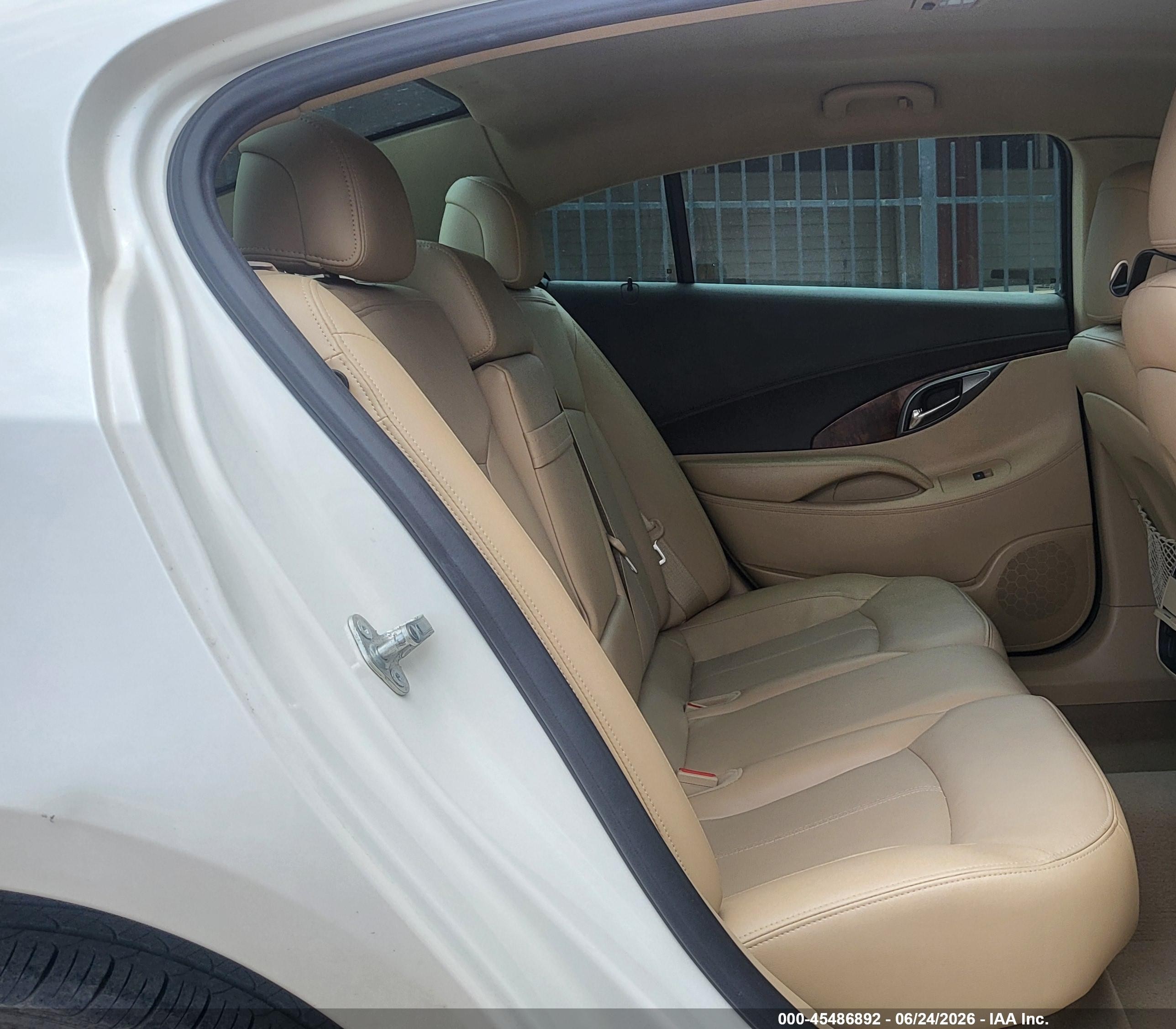 2013 Buick Lacrosse Premium 1 Group White vin: 1G4GF5E36DF308110
