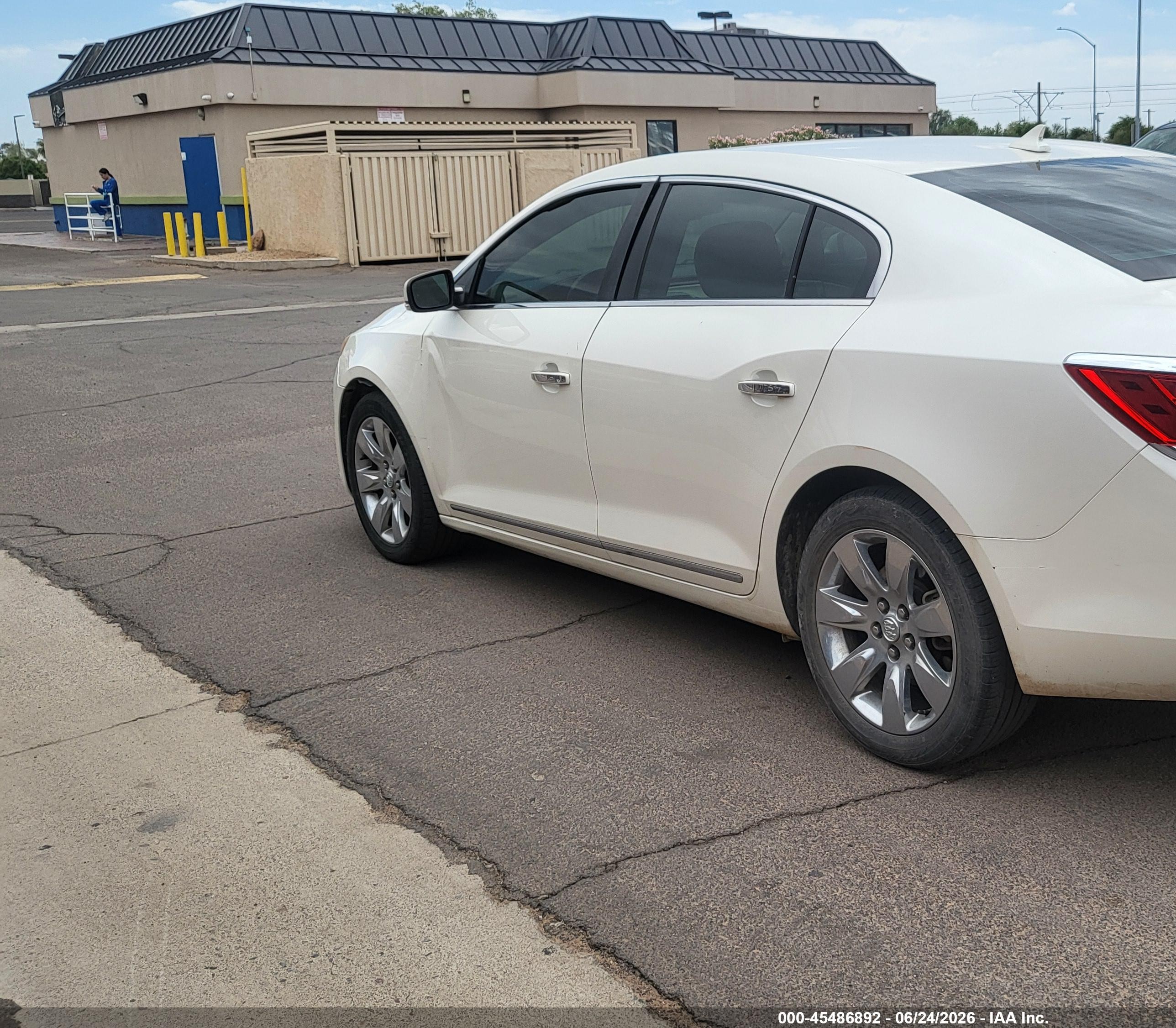 2013 Buick Lacrosse Premium 1 Group White vin: 1G4GF5E36DF308110