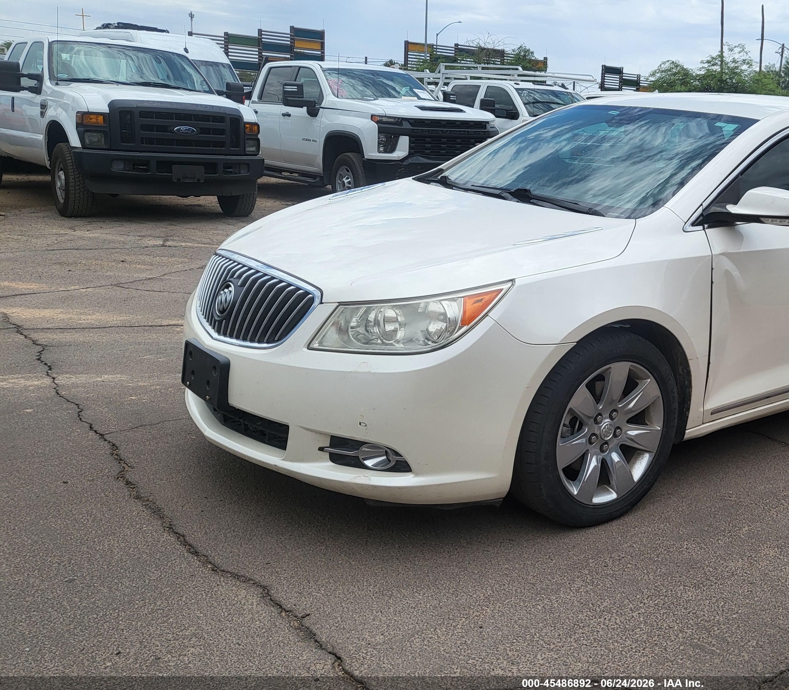2013 Buick Lacrosse Premium 1 Group White vin: 1G4GF5E36DF308110
