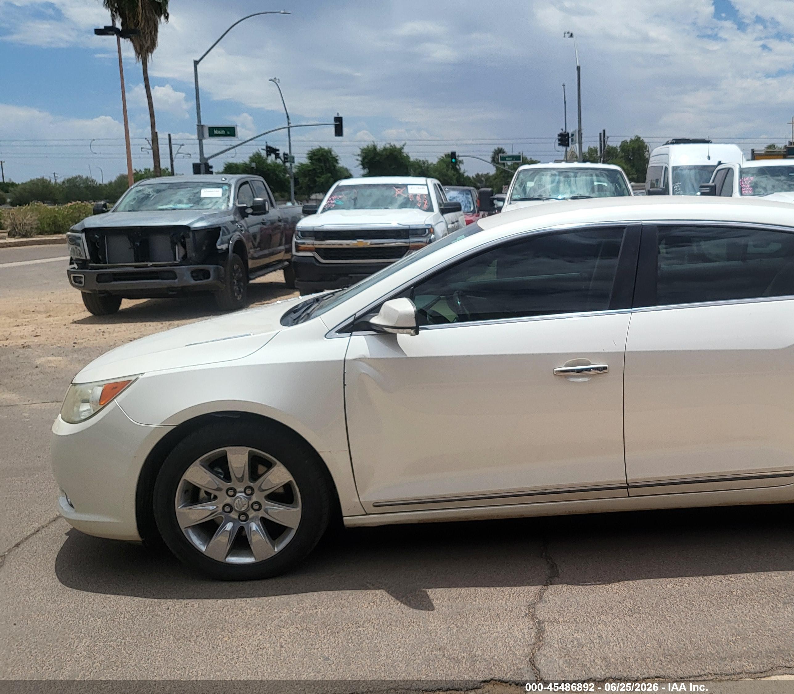 2013 Buick Lacrosse Premium 1 Group White vin: 1G4GF5E36DF308110