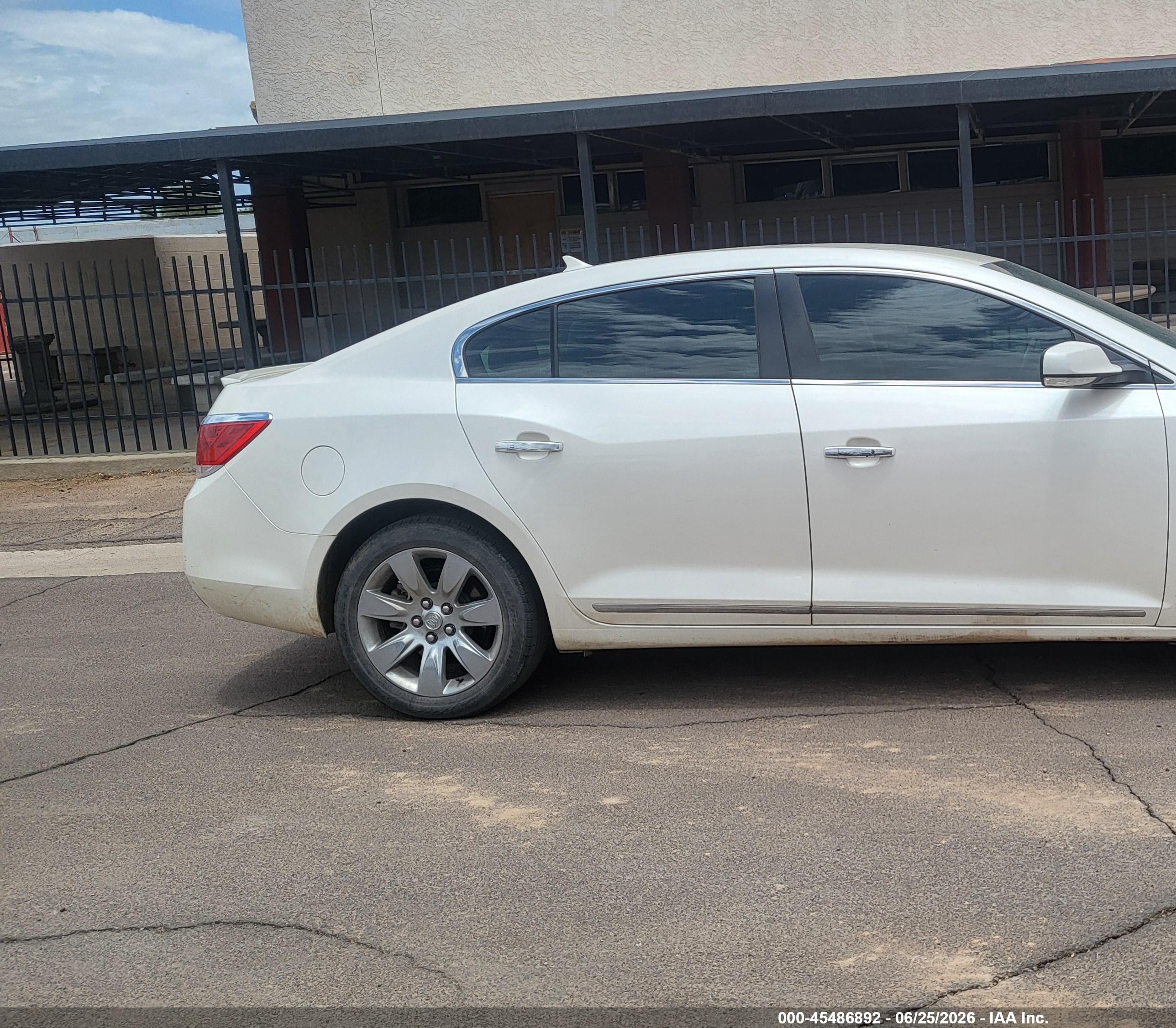 2013 Buick Lacrosse Premium 1 Group White vin: 1G4GF5E36DF308110