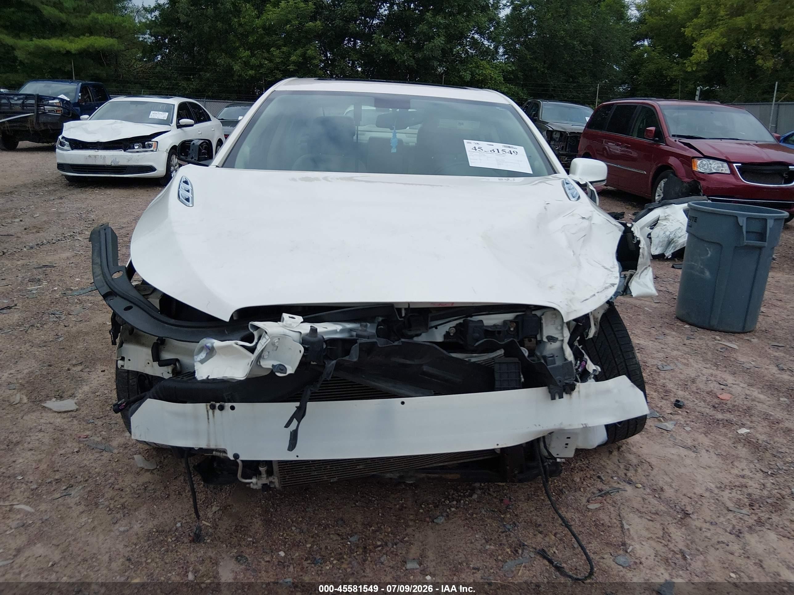 2013 Buick Lacrosse Premium 1 Group White vin: 1G4GF5E3XDF196847