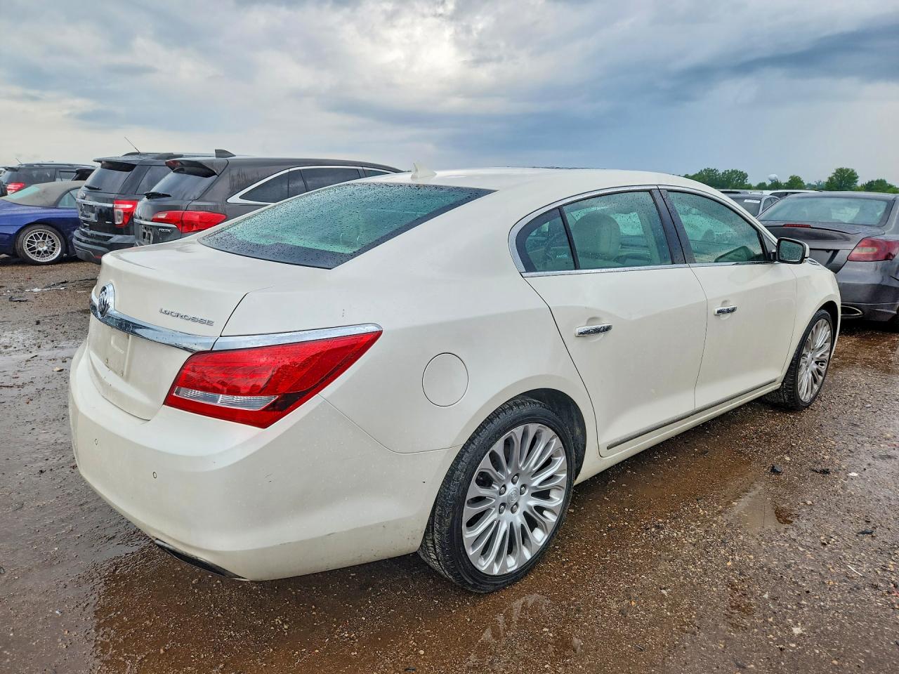 2014 Buick Lacrosse Touring White vin: 1G4GF5G30EF108502