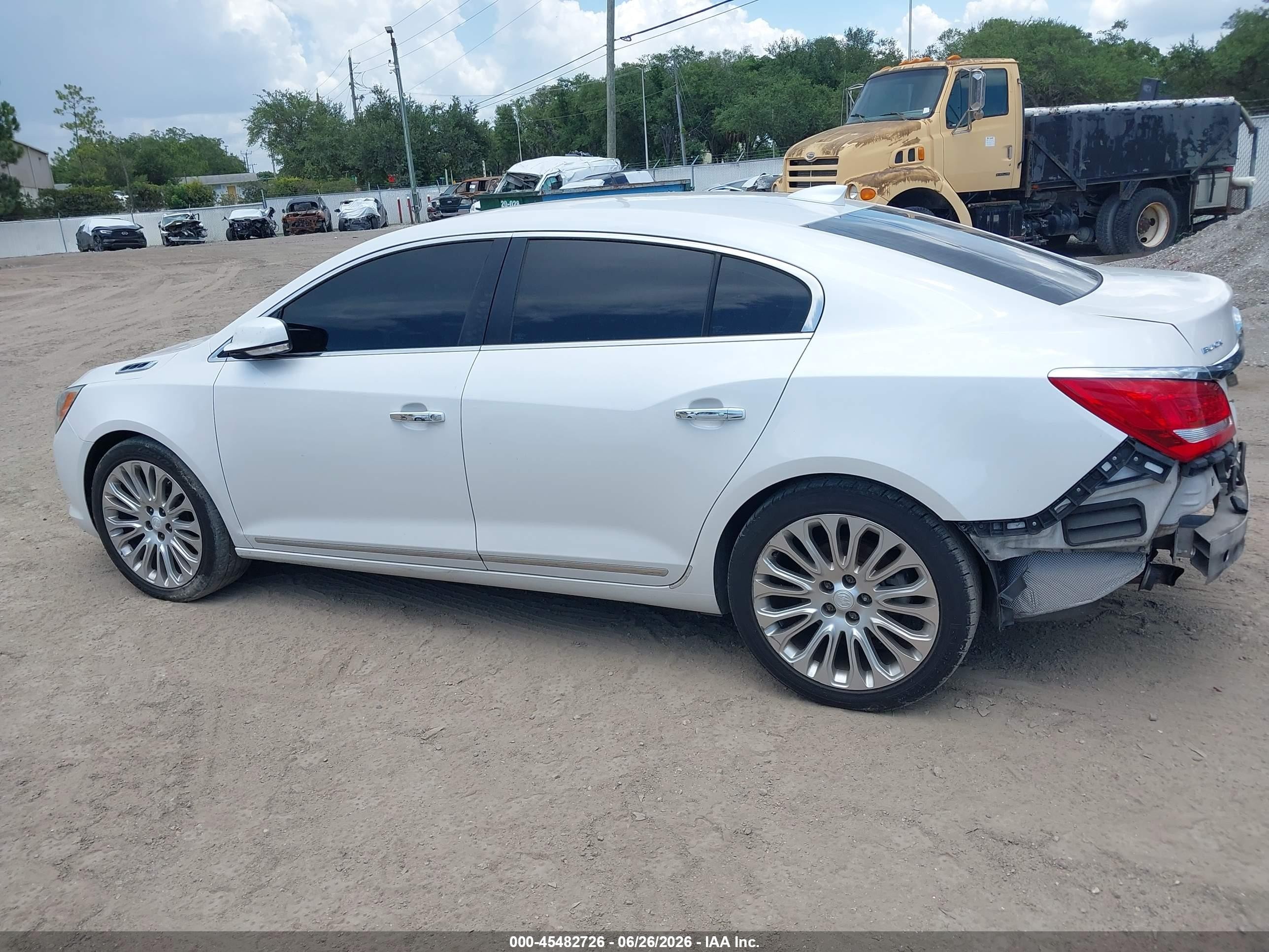 2015 Buick Lacrosse Premium Ii White vin: 1G4GF5G30FF172167