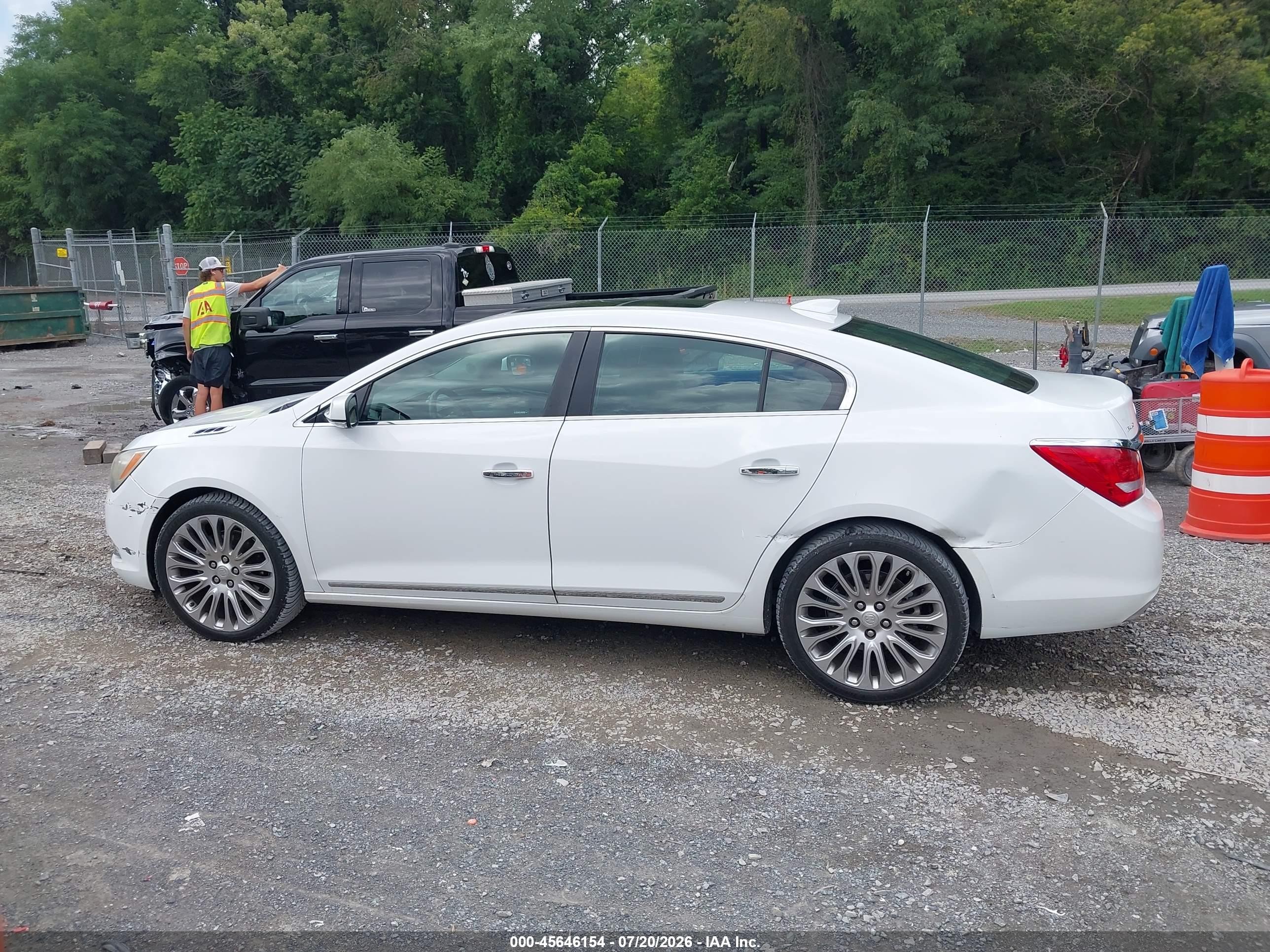 2015 Buick Lacrosse Premium Ii White vin: 1G4GF5G31FF203765