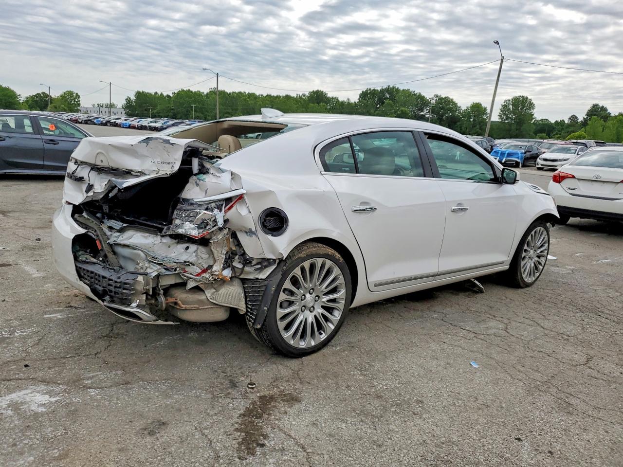 2015 Buick Lacrosse Premium White vin: 1G4GF5G35FF308423