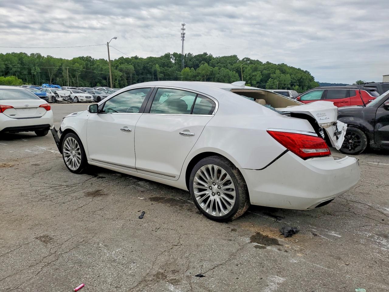2015 Buick Lacrosse Premium White vin: 1G4GF5G35FF308423