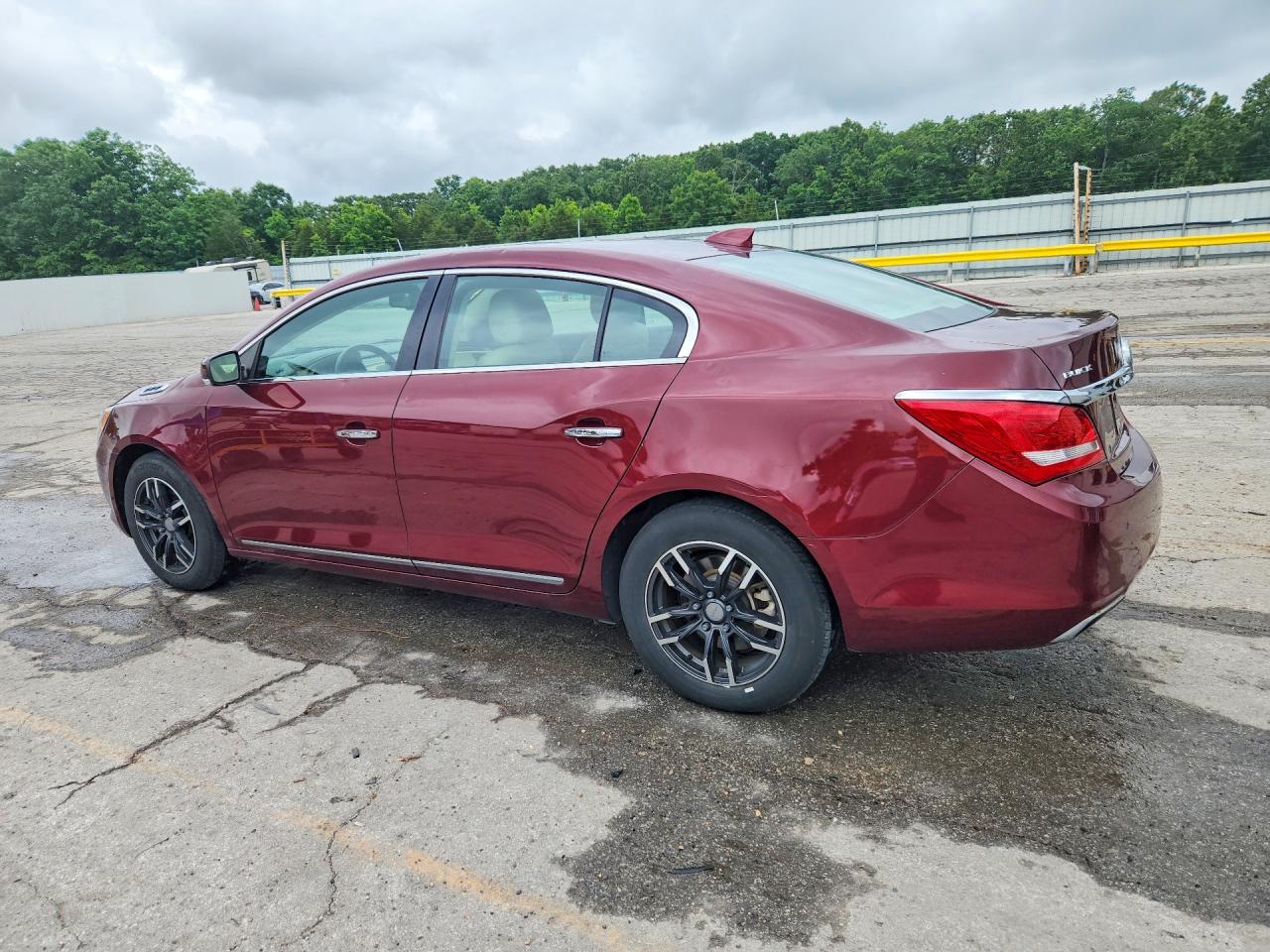 2015 Buick Lacrosse Premium Red vin: 1G4GF5G36FF143613