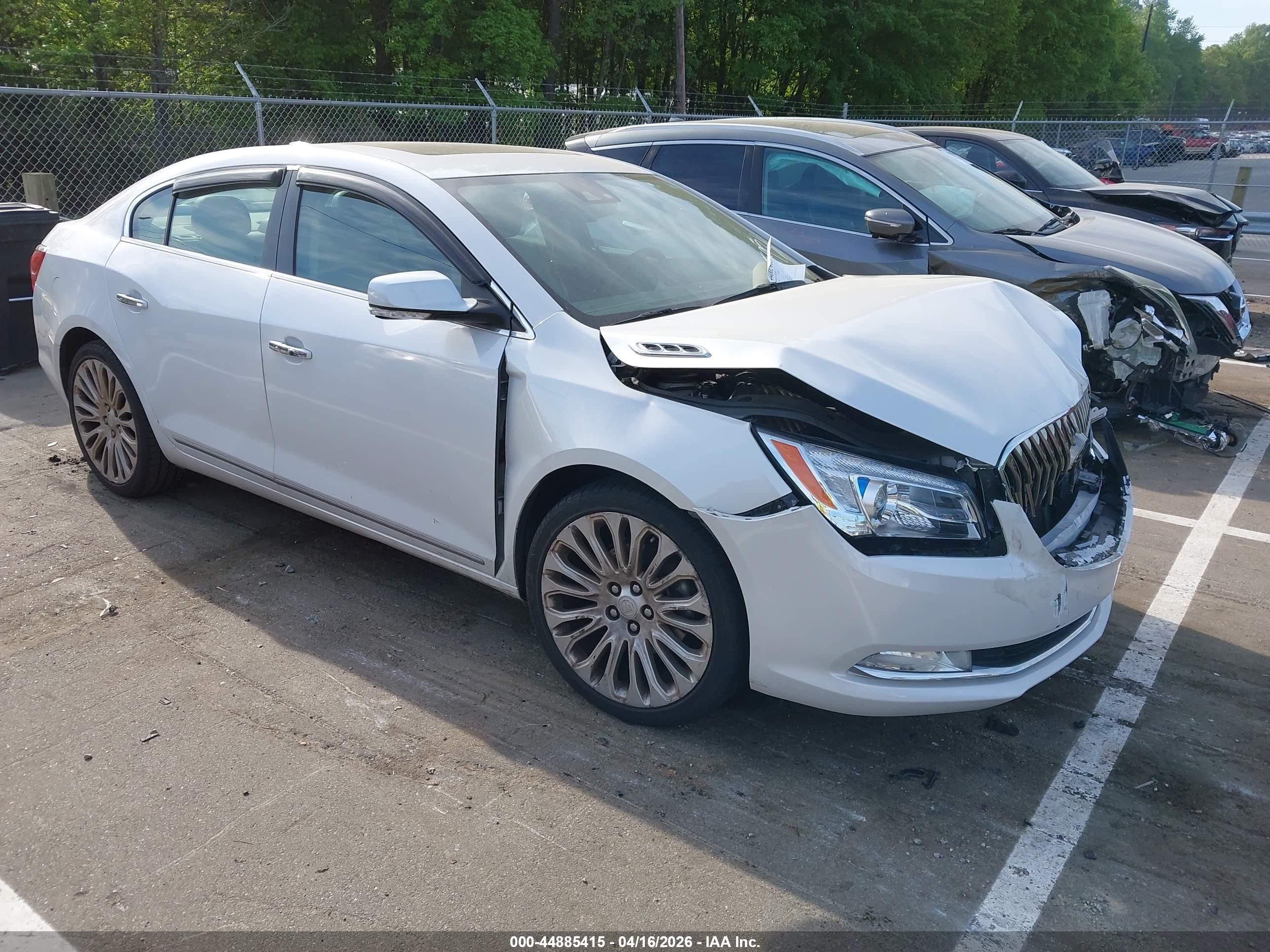 2015 Buick Lacrosse Premium Ii White vin: 1G4GF5G39FF165931