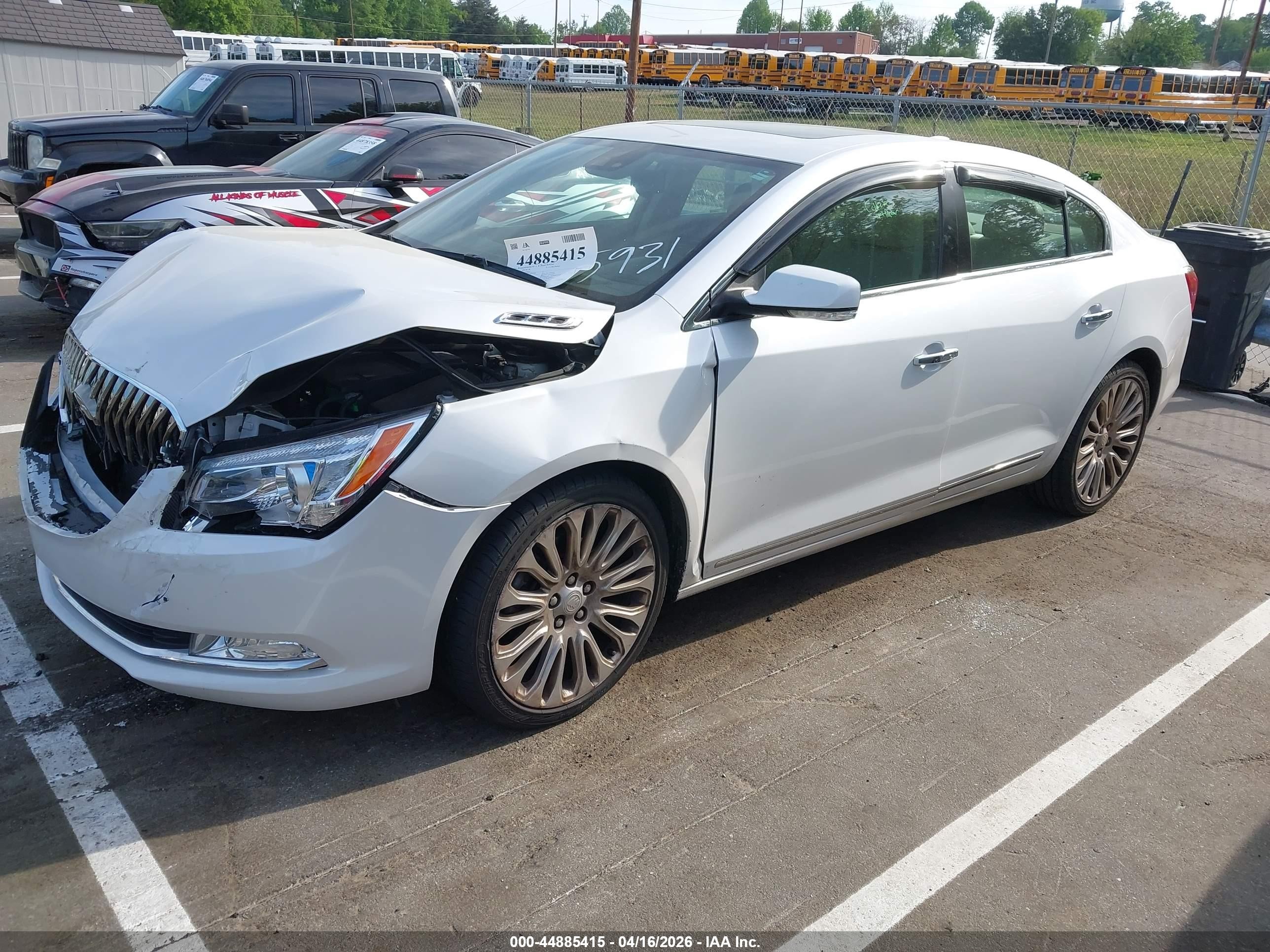 2015 Buick Lacrosse Premium Ii White vin: 1G4GF5G39FF165931