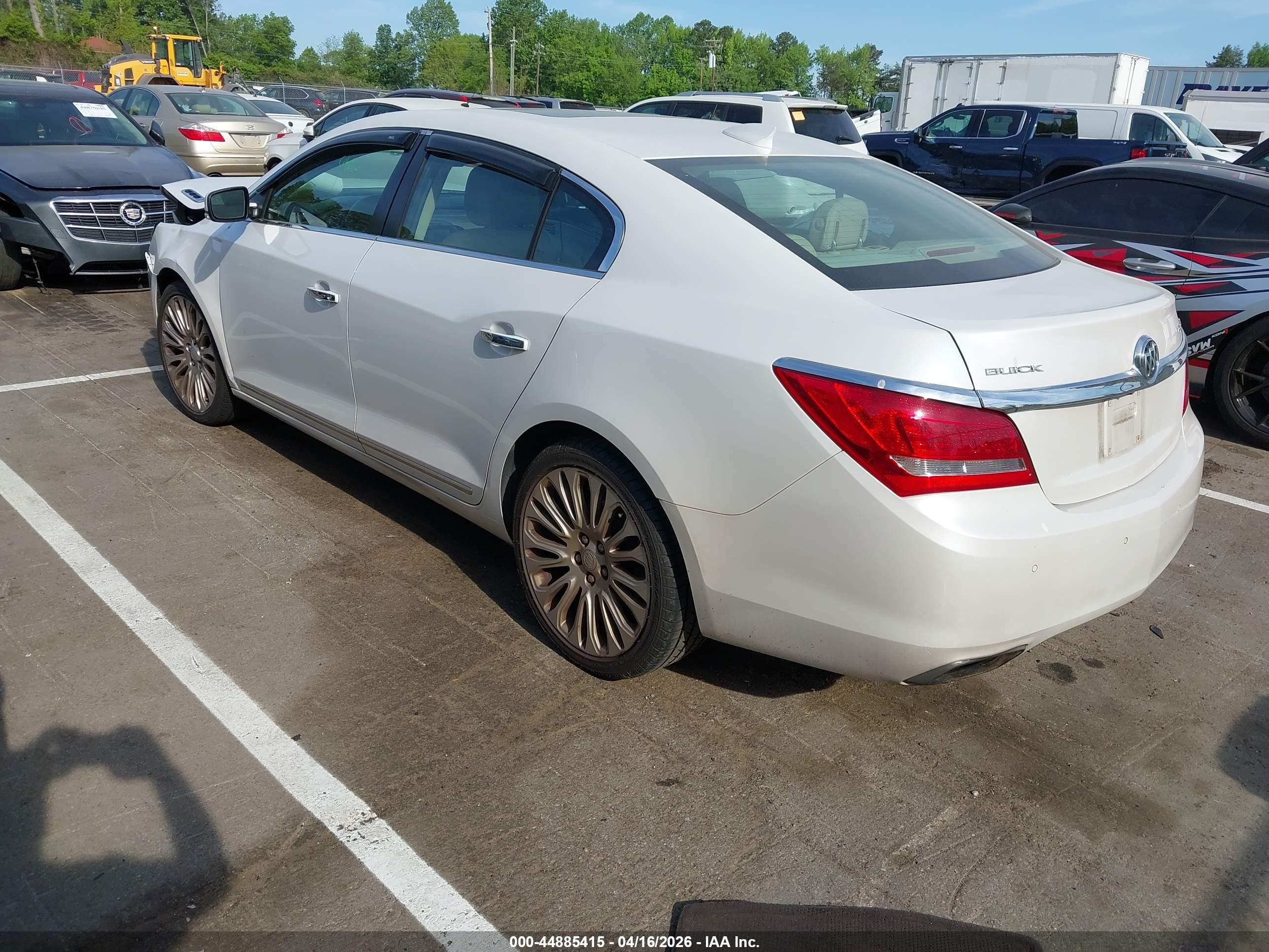 2015 Buick Lacrosse Premium Ii White vin: 1G4GF5G39FF165931