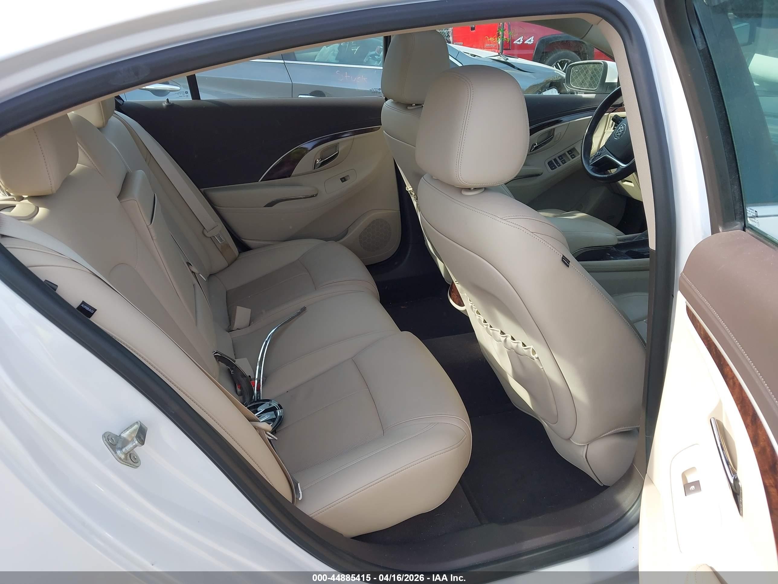 2015 Buick Lacrosse Premium Ii White vin: 1G4GF5G39FF165931