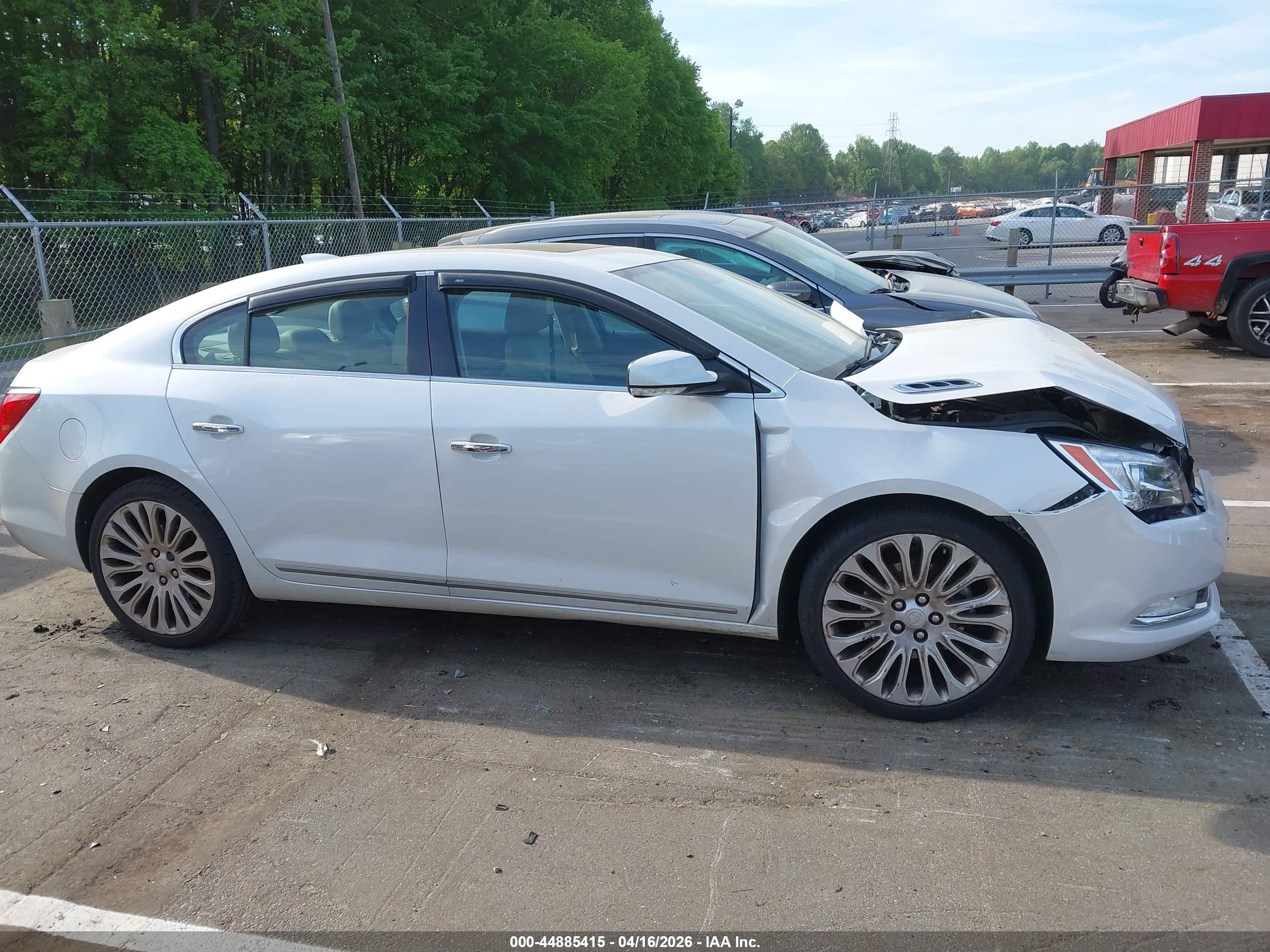 2015 Buick Lacrosse Premium Ii White vin: 1G4GF5G39FF165931