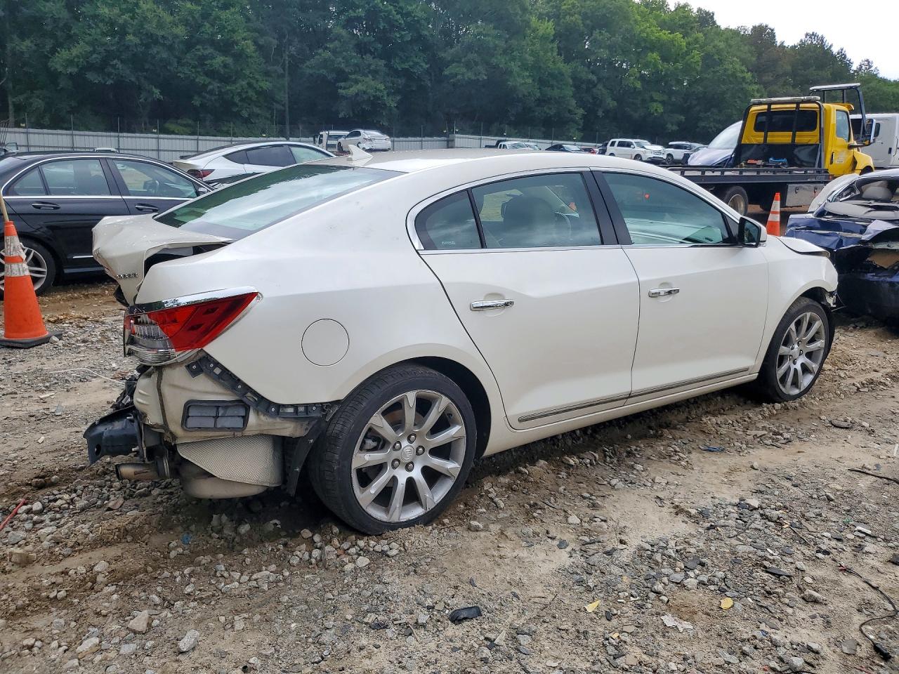 2012 Buick Lacrosse Touring White vin: 1G4GJ5E32CF336502