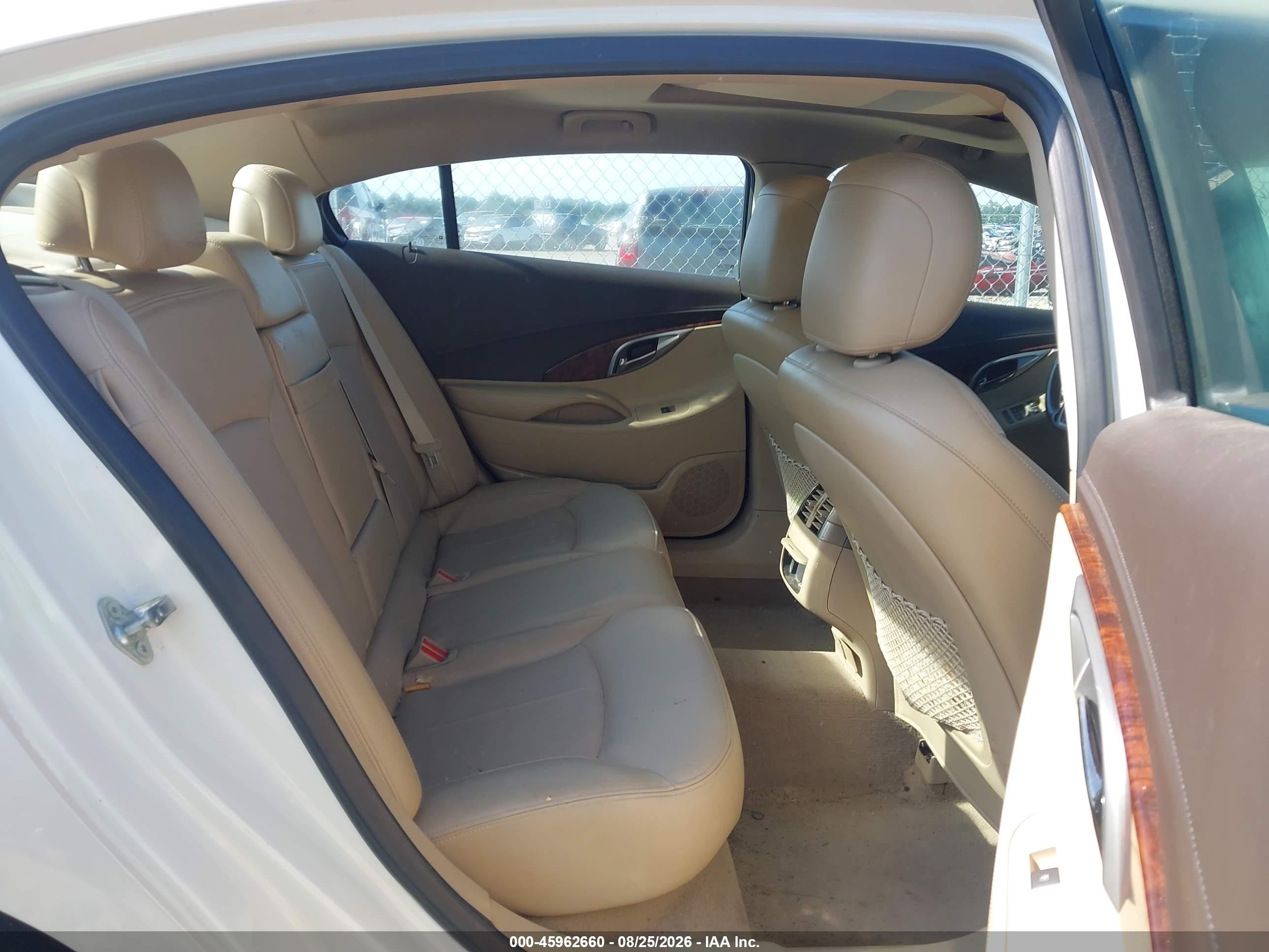 2012 Buick Lacrosse Touring Group Белый vin: 1G4GJ5E36CF297767