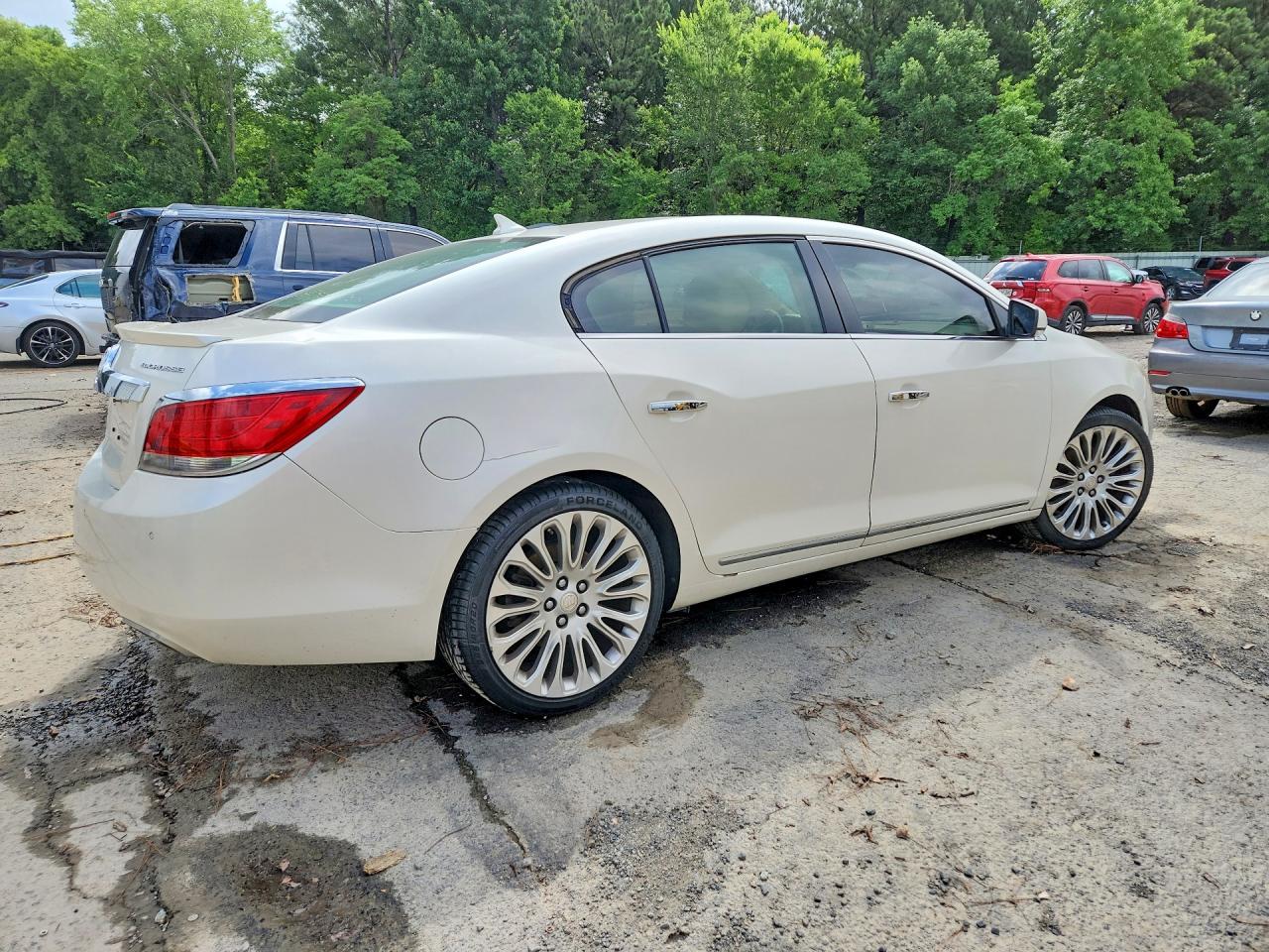 2012 Buick Lacrosse Touring White vin: 1G4GJ5E39CF272569