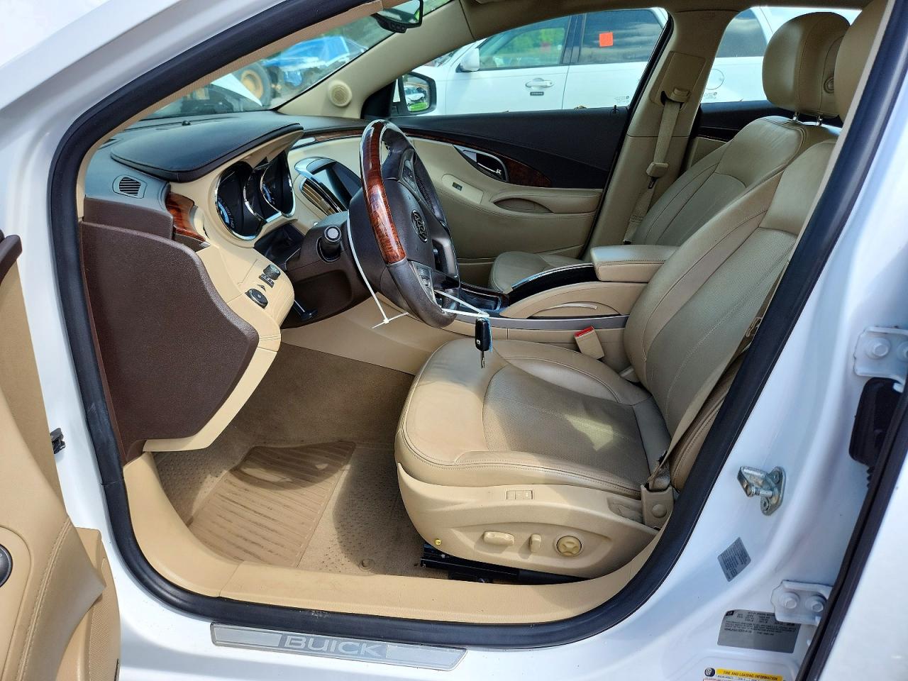 2012 Buick Lacrosse Touring White vin: 1G4GJ5G31CF314178