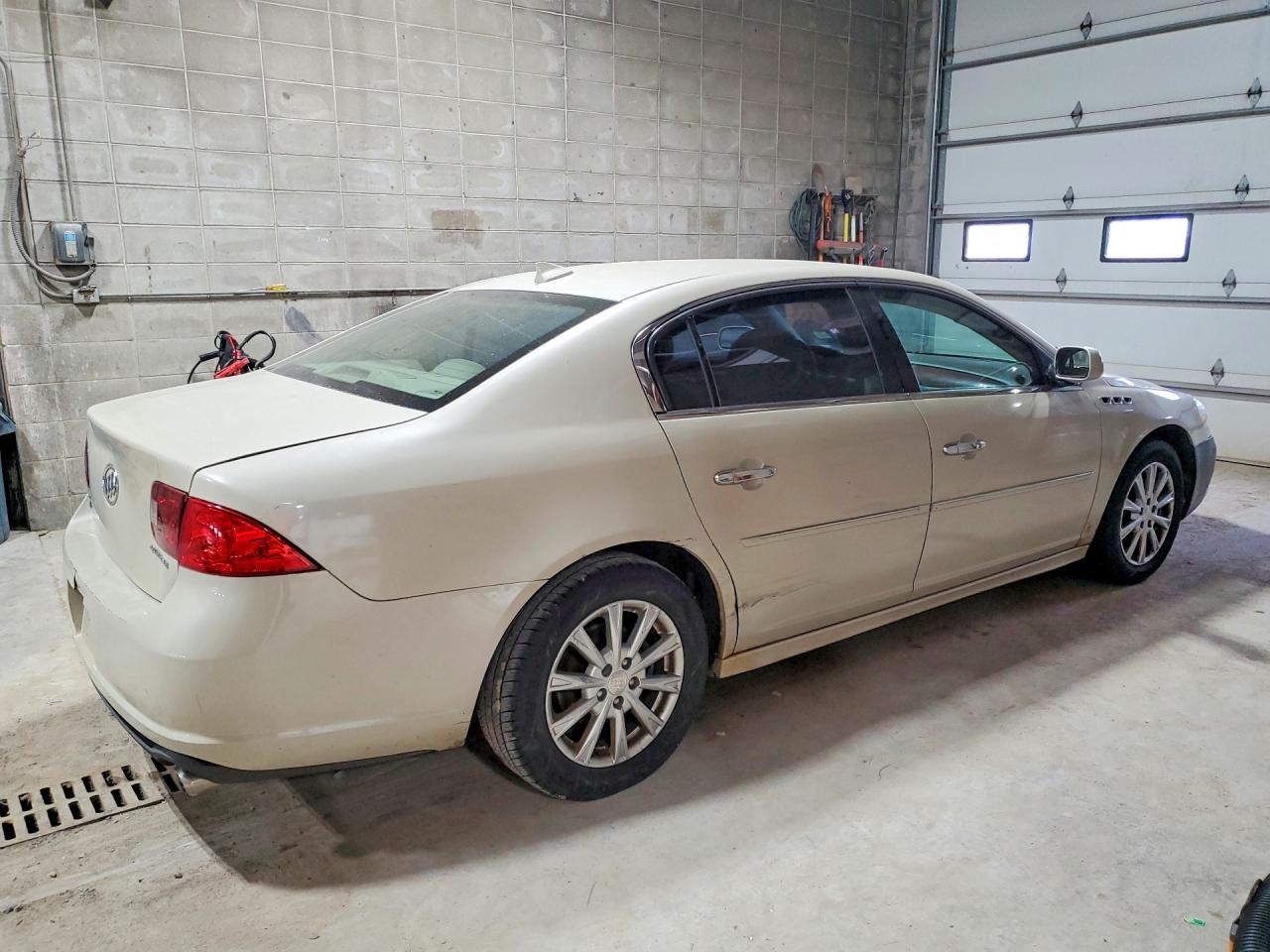 2011 Buick Lucerne Cx Gold vin: 1G4HA5EM1BU111432