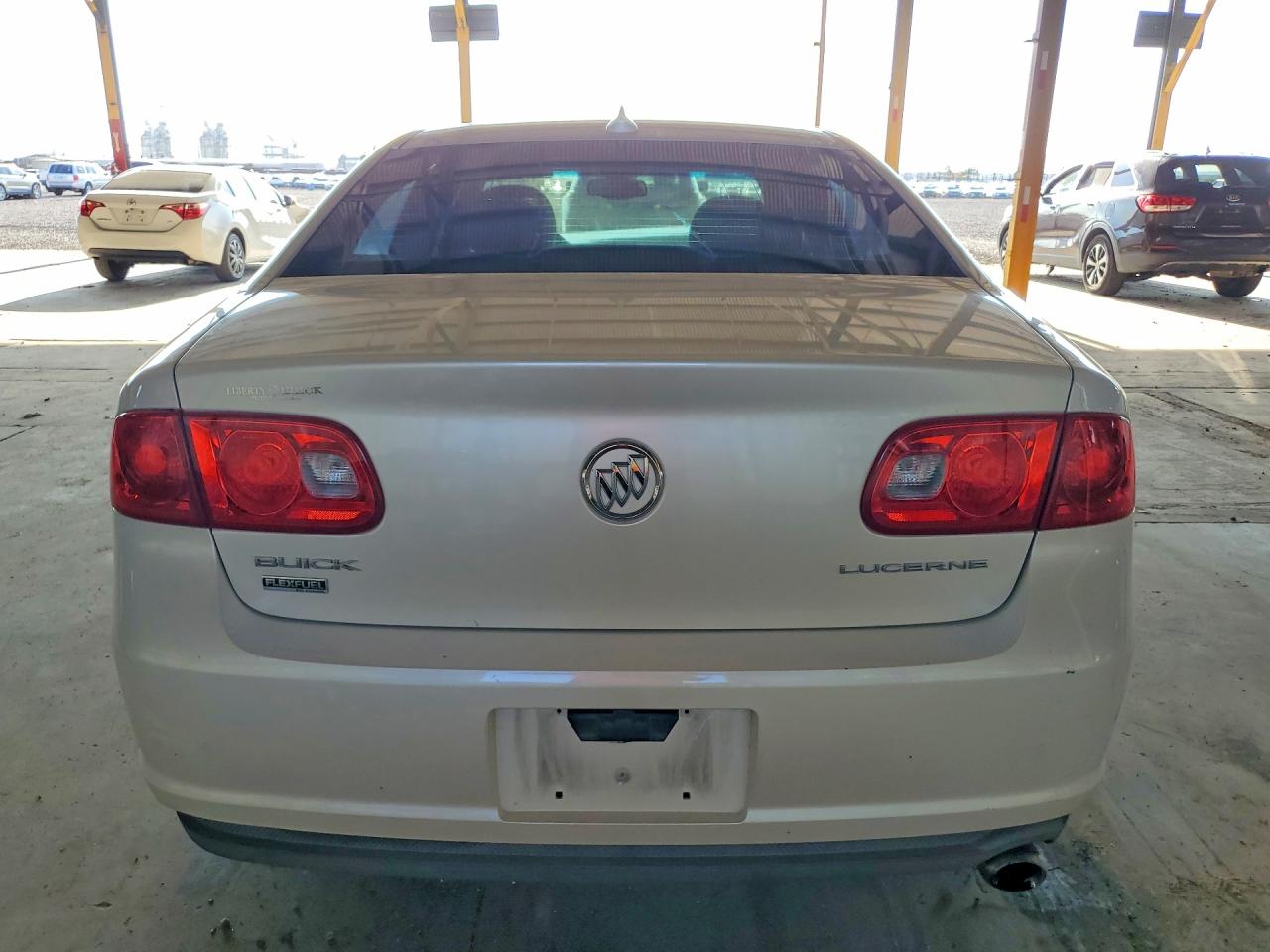 2011 Buick Lucerne Cx White vin: 1G4HA5EM1BU152501