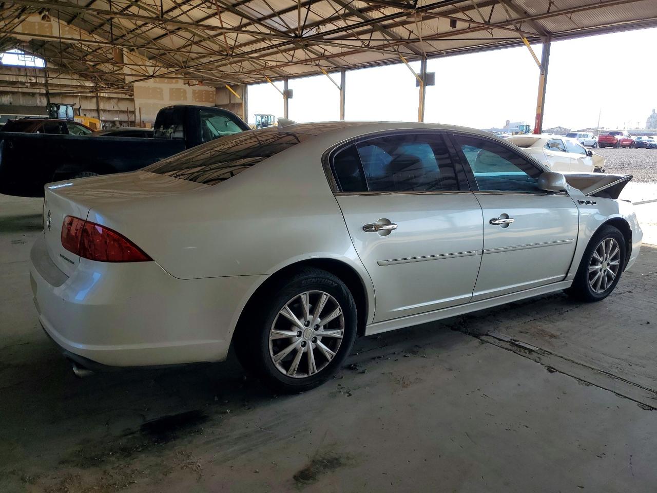 2011 Buick Lucerne Cx White vin: 1G4HA5EM1BU152501