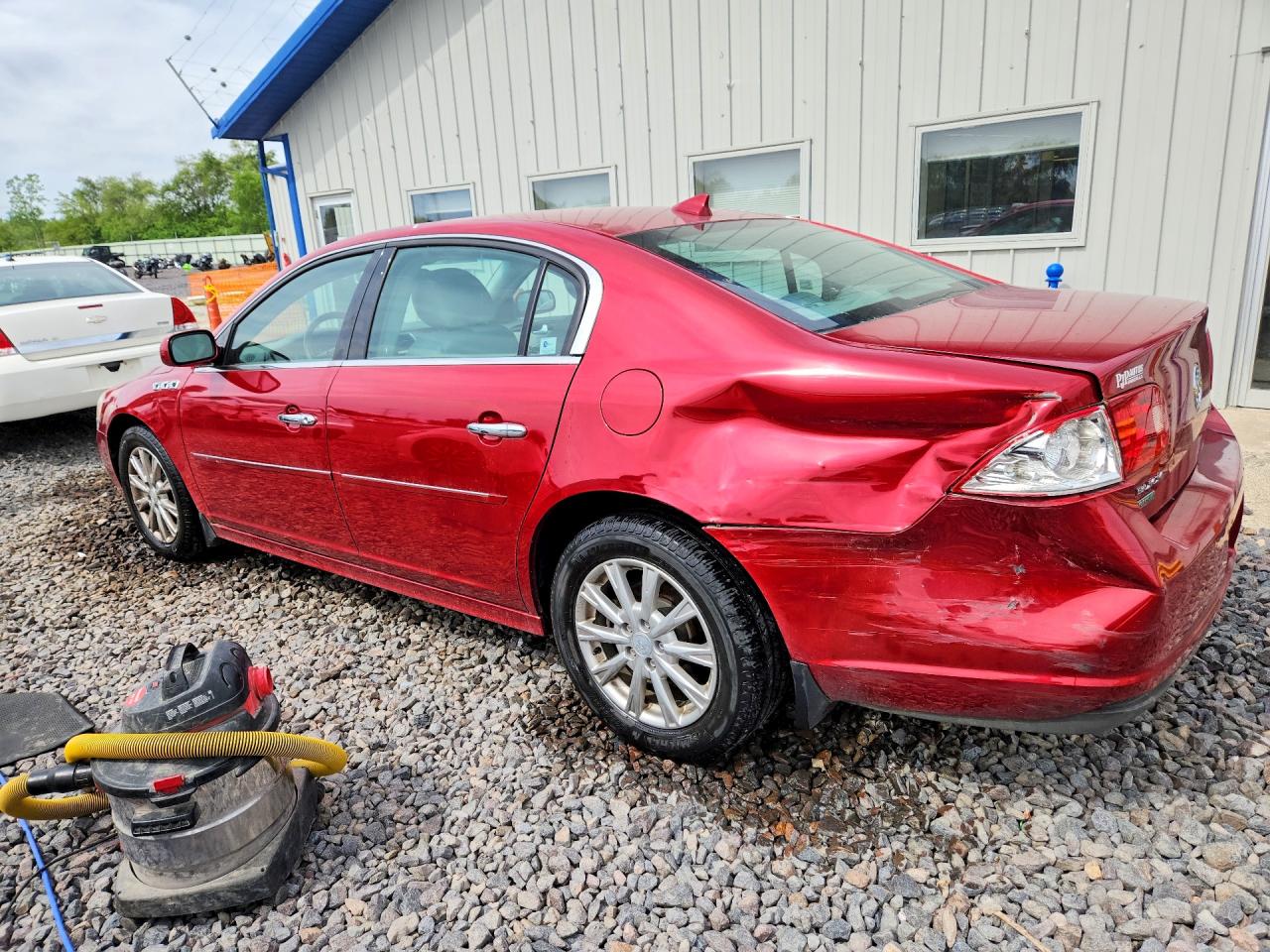 2011 Buick Lucerne Cx Red vin: 1G4HA5EM2BU110001