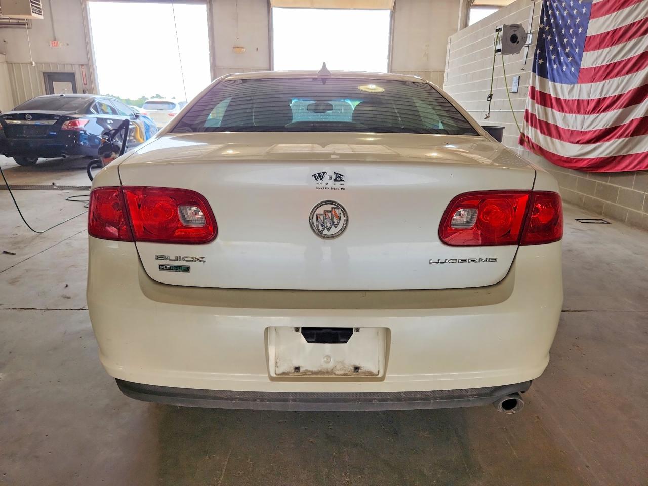 2011 Buick Lucerne Cx White vin: 1G4HA5EM2BU121869