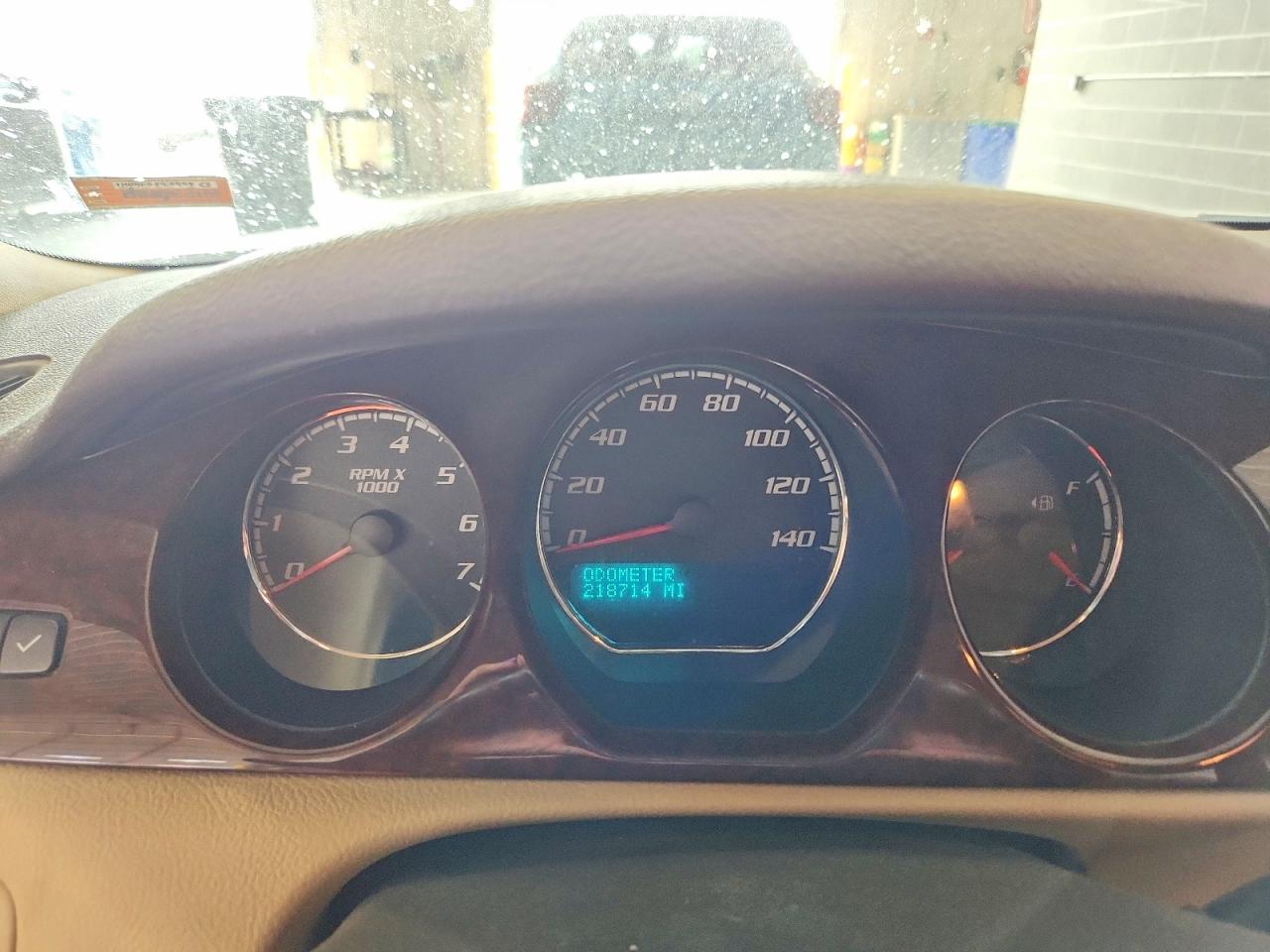 2011 Buick Lucerne Cx White vin: 1G4HA5EM2BU121869