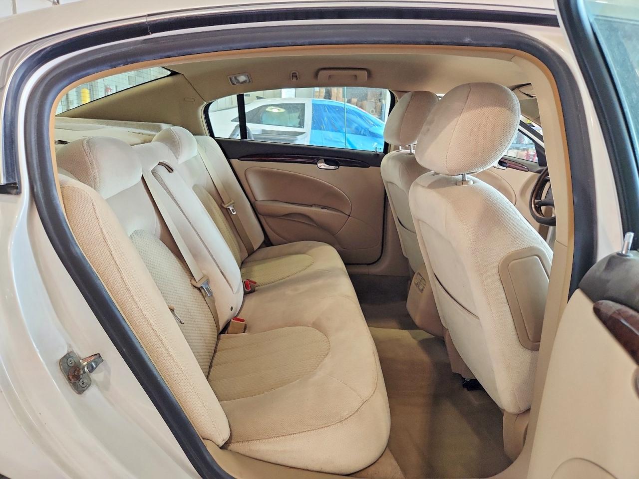 2011 Buick Lucerne Cx White vin: 1G4HA5EM2BU121869