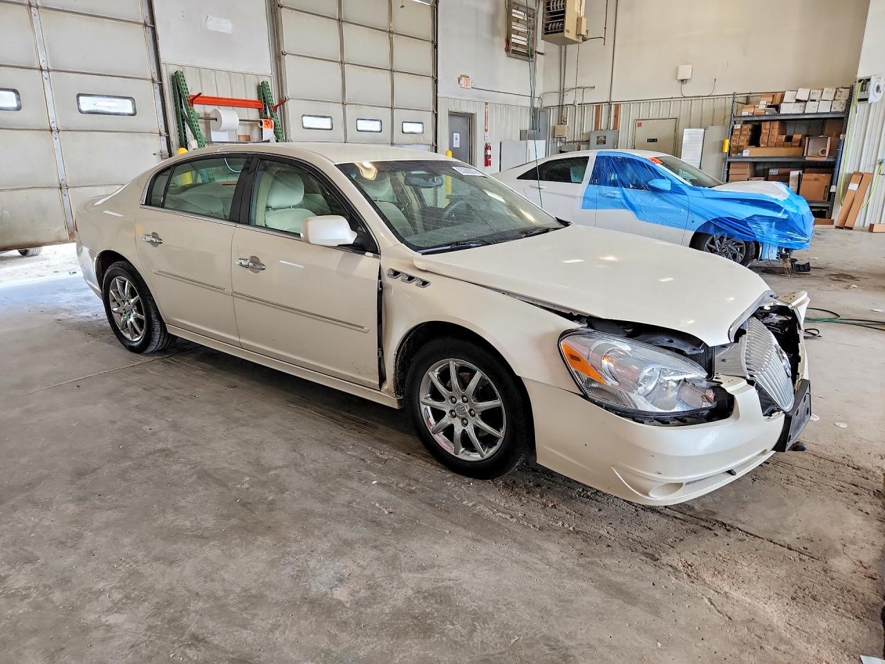 2011 Buick Lucerne Cx White vin: 1G4HA5EM2BU121869