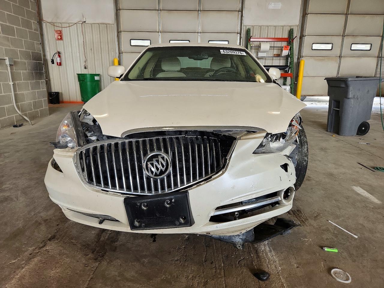 2011 Buick Lucerne Cx White vin: 1G4HA5EM2BU121869