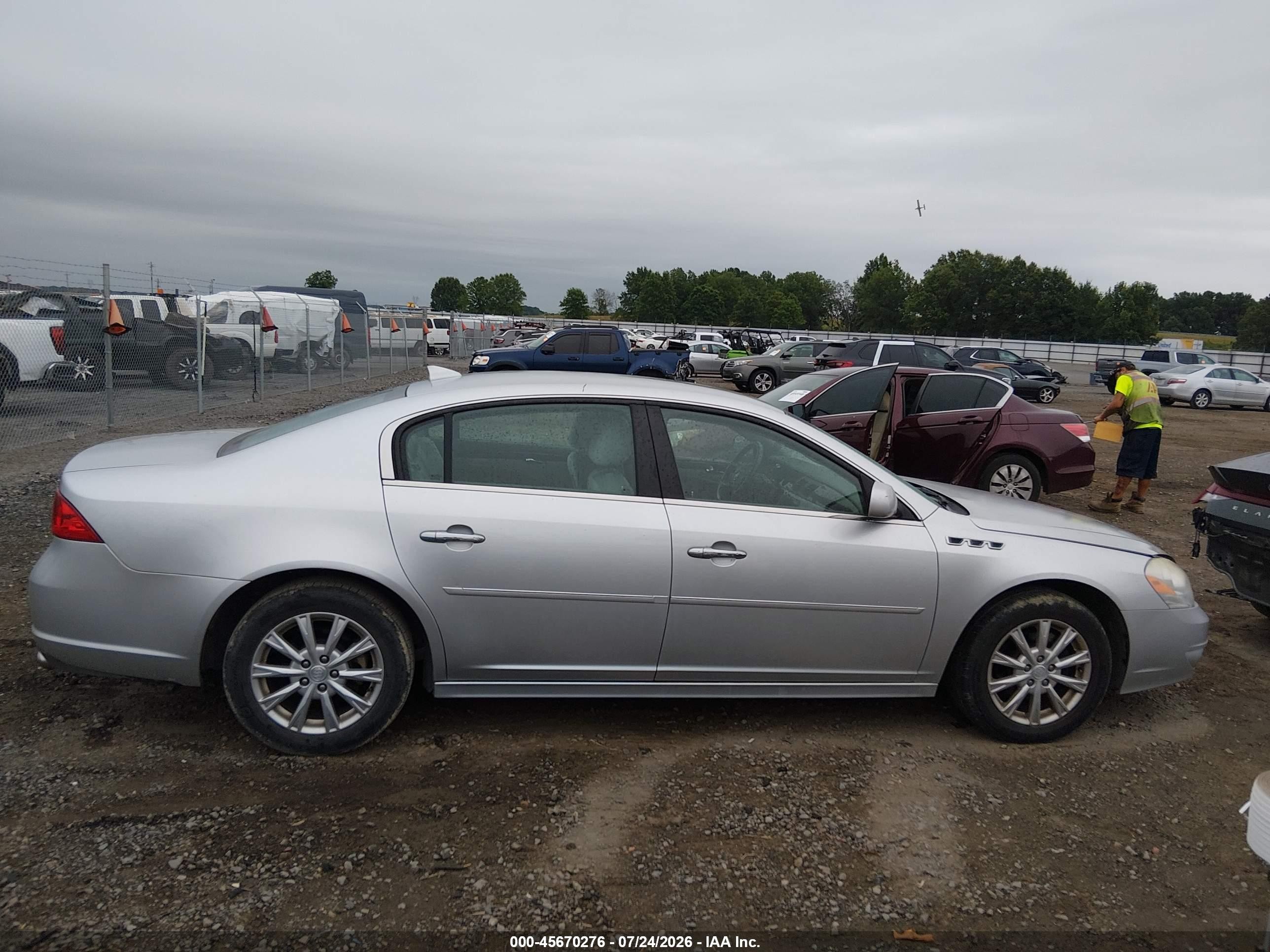 2010 Buick Lucerne Cx Silver vin: 1G4HA5EM3AU136508